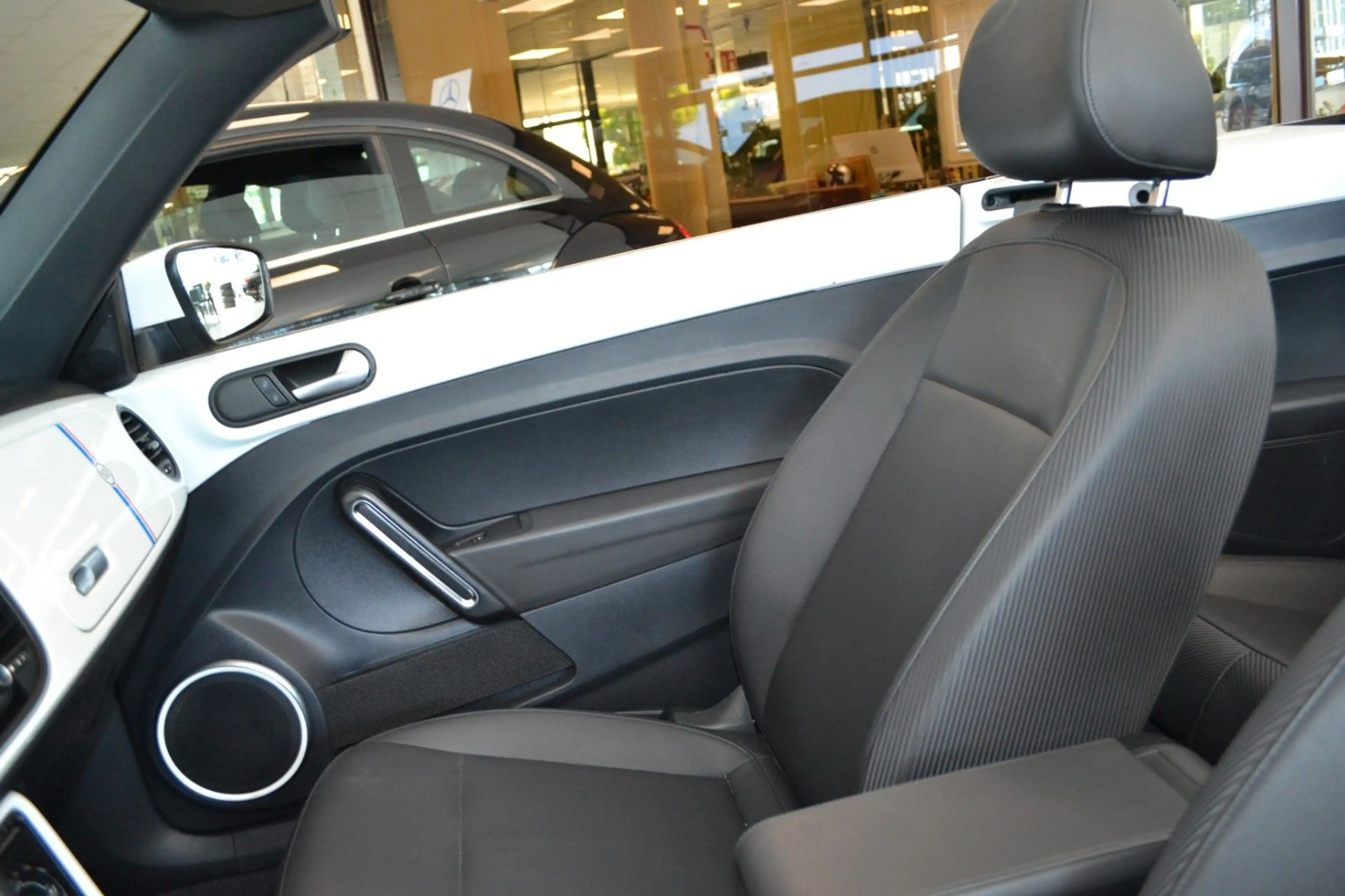Volkswagen Beetle Cabriolet 2,0 TSI  BMT/Start-Stopp — photo 14