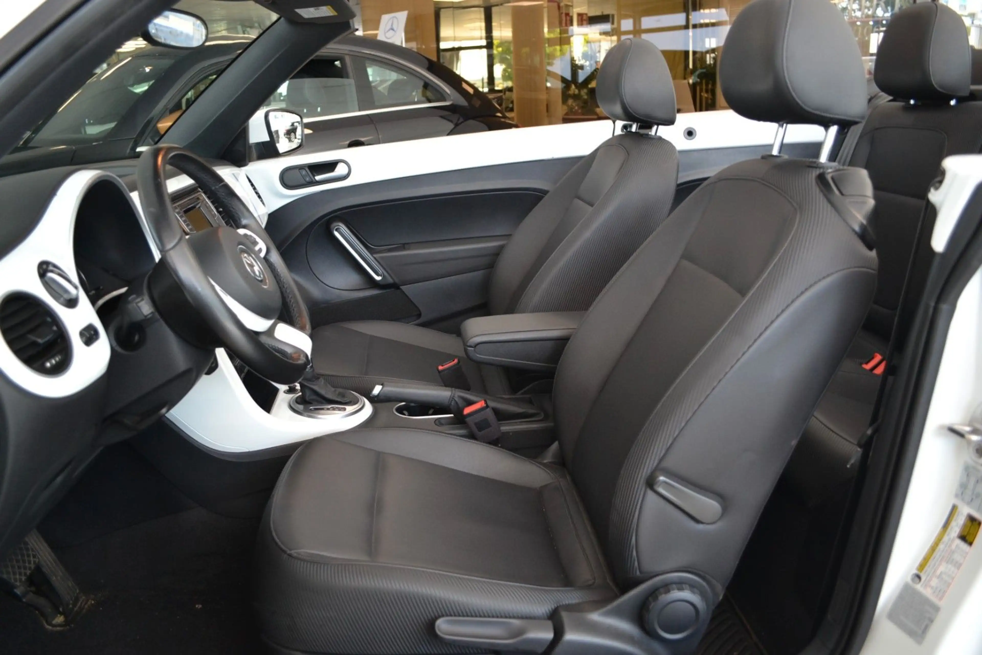 Volkswagen Beetle Cabriolet 2,0 TSI  BMT/Start-Stopp — photo 10