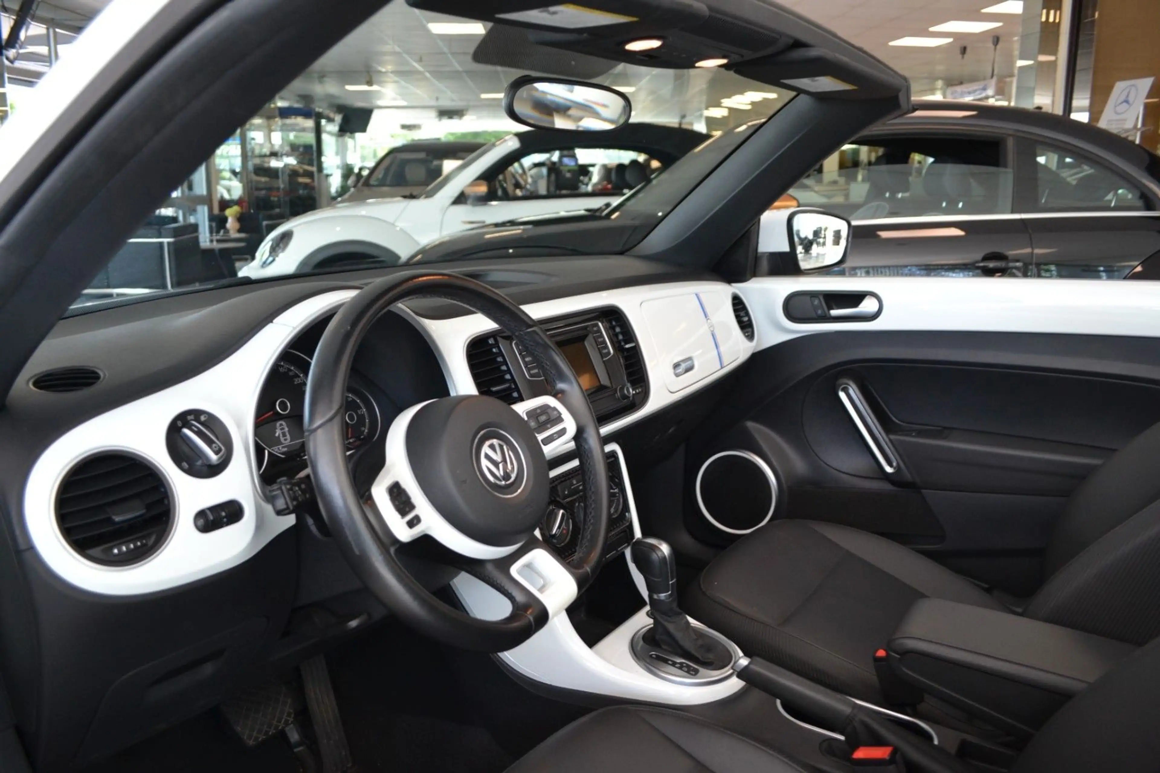Volkswagen Beetle Cabriolet 2,0 TSI  BMT/Start-Stopp — photo 4
