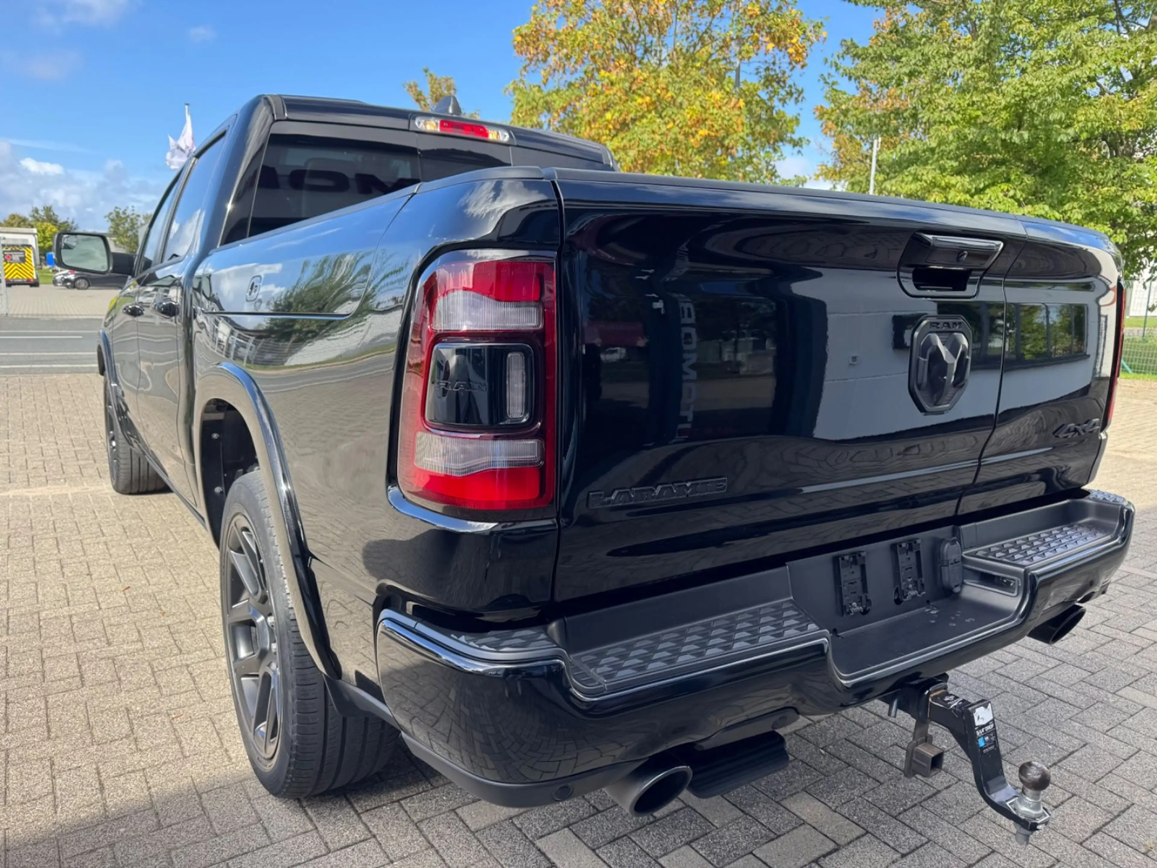 Dodge RAM 1500 5.7 V8/LARAMIE NIGHT/PANO/AHK/NAVI/VOLL — photo 6