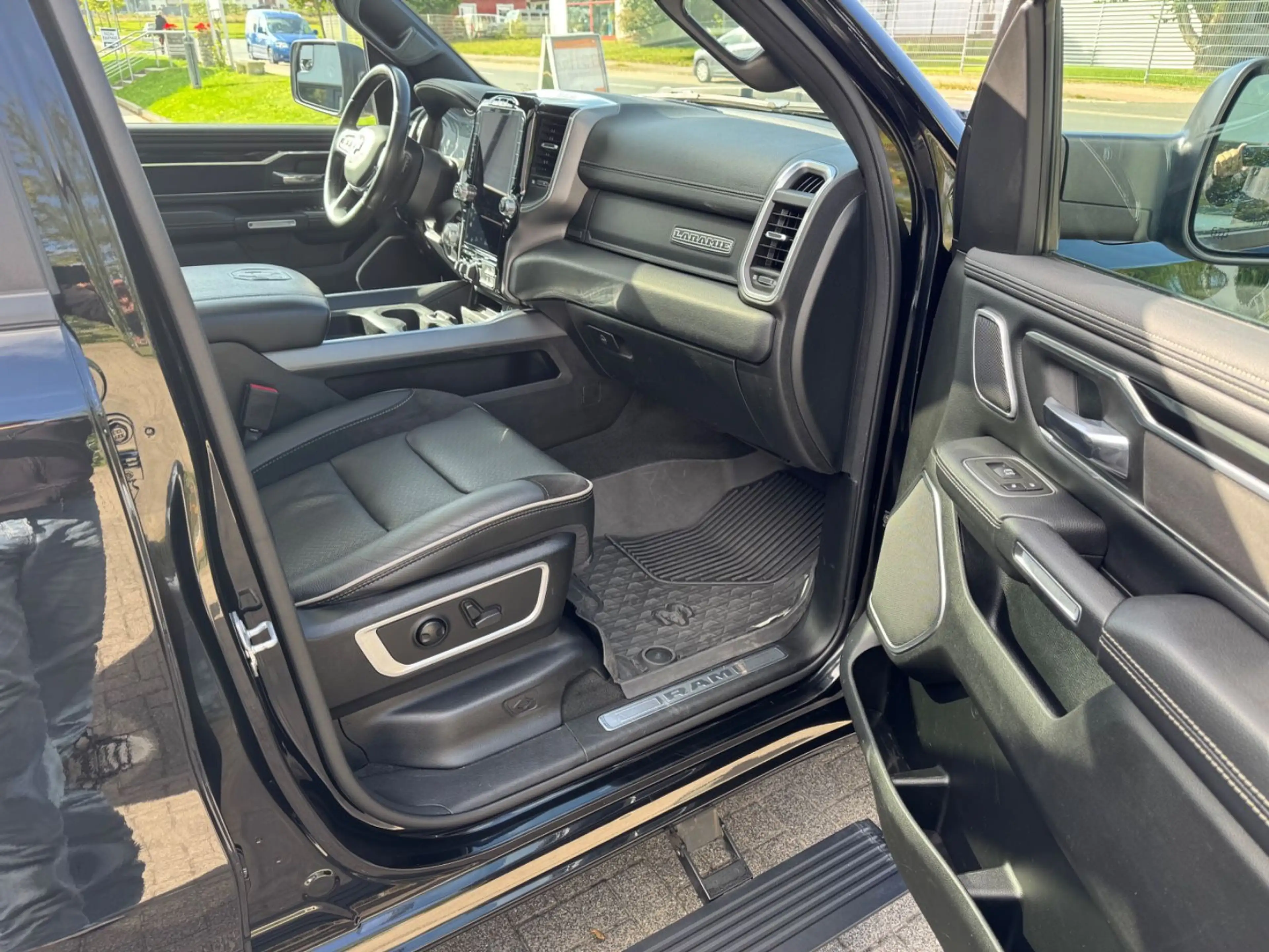 Dodge RAM 1500 5.7 V8/LARAMIE NIGHT/PANO/AHK/NAVI/VOLL — photo 14