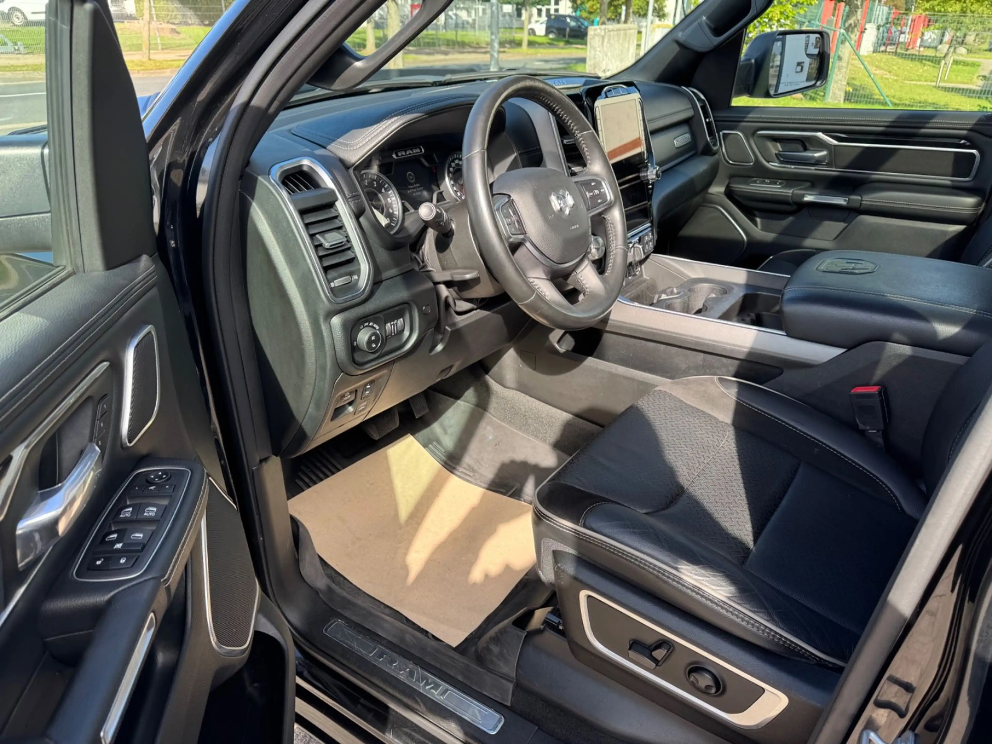 Dodge RAM 1500 5.7 V8/LARAMIE NIGHT/PANO/AHK/NAVI/VOLL — photo 8
