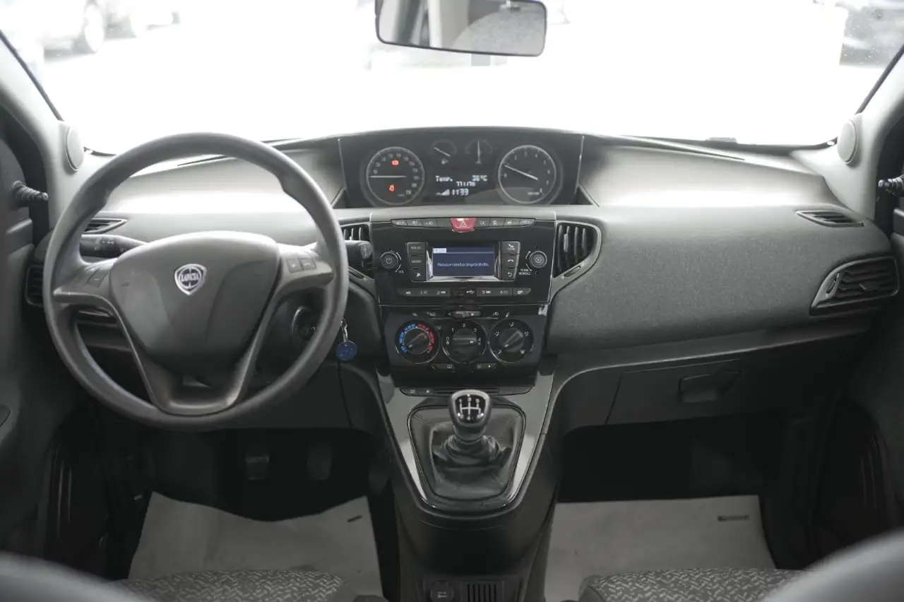 Lancia Ypsilon 2023 — фото 11