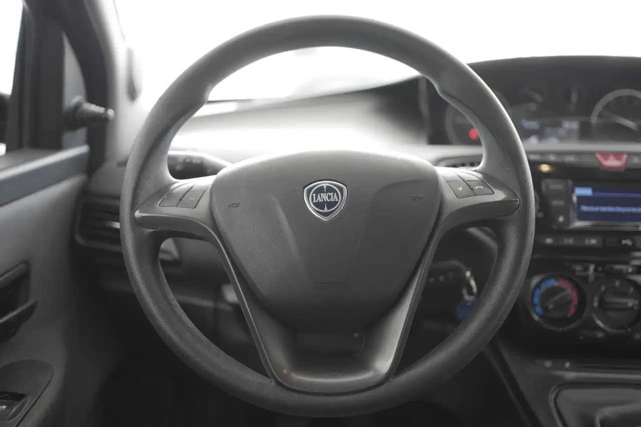 Lancia Ypsilon 2023 — фото 12