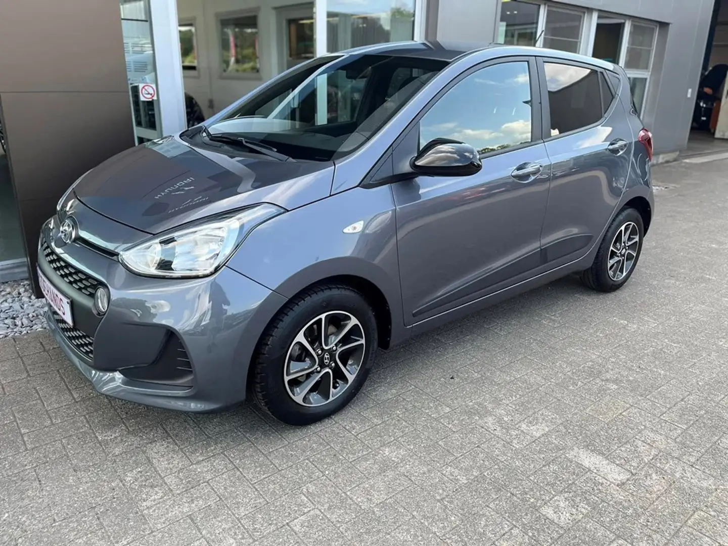 Hyundai i10 GO! Gris - 1