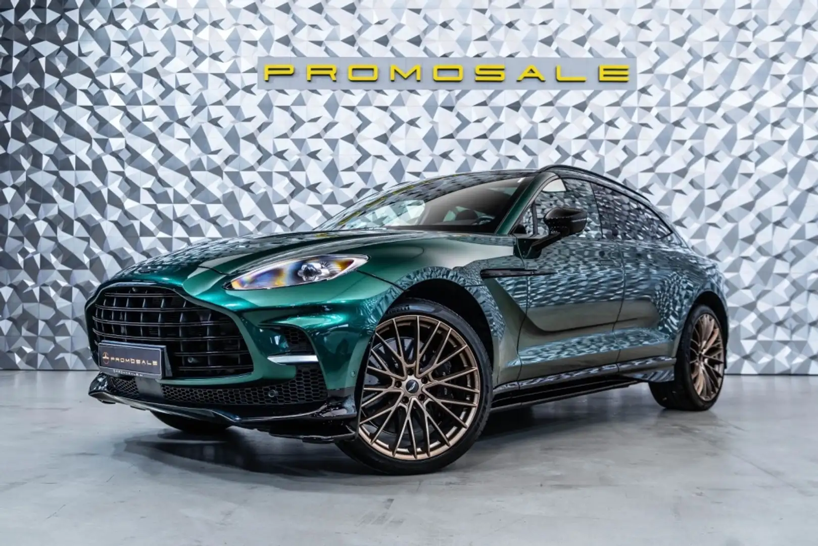 Aston Martin DBX 707 Verde - 1