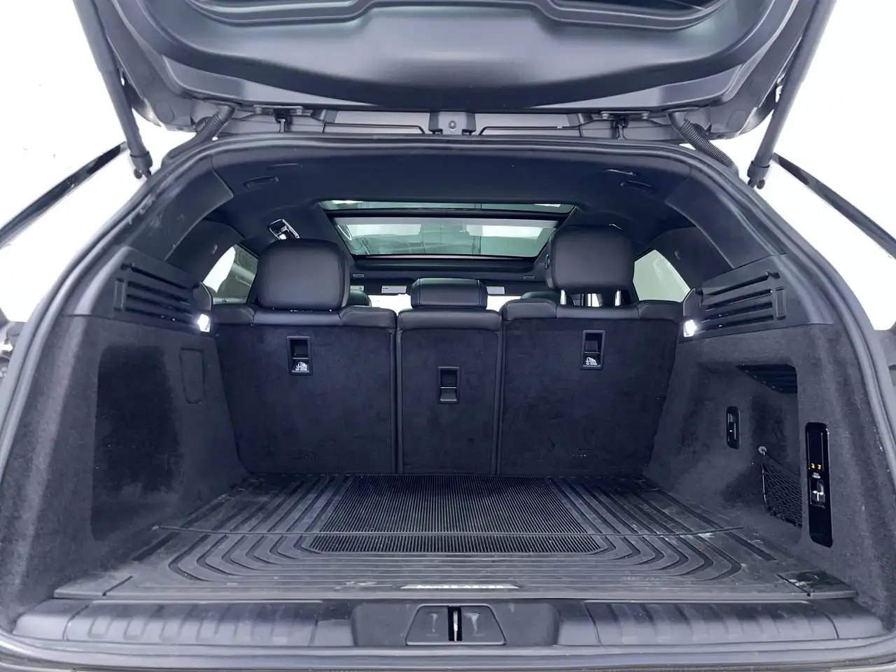 Land Rover Range Rover Sport снимка Land Rover Range Rover Sport