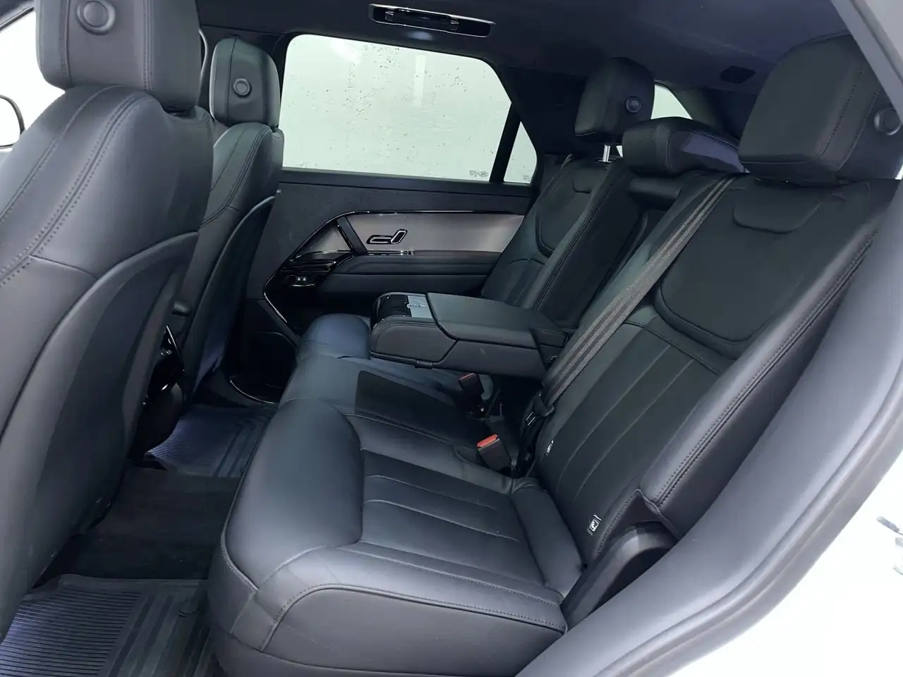 Land Rover Range Rover Sport снимка Land Rover Range Rover Sport