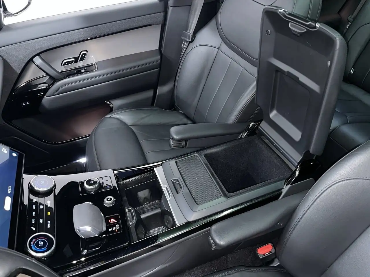 Land Rover Range Rover Sport снимка Land Rover Range Rover Sport