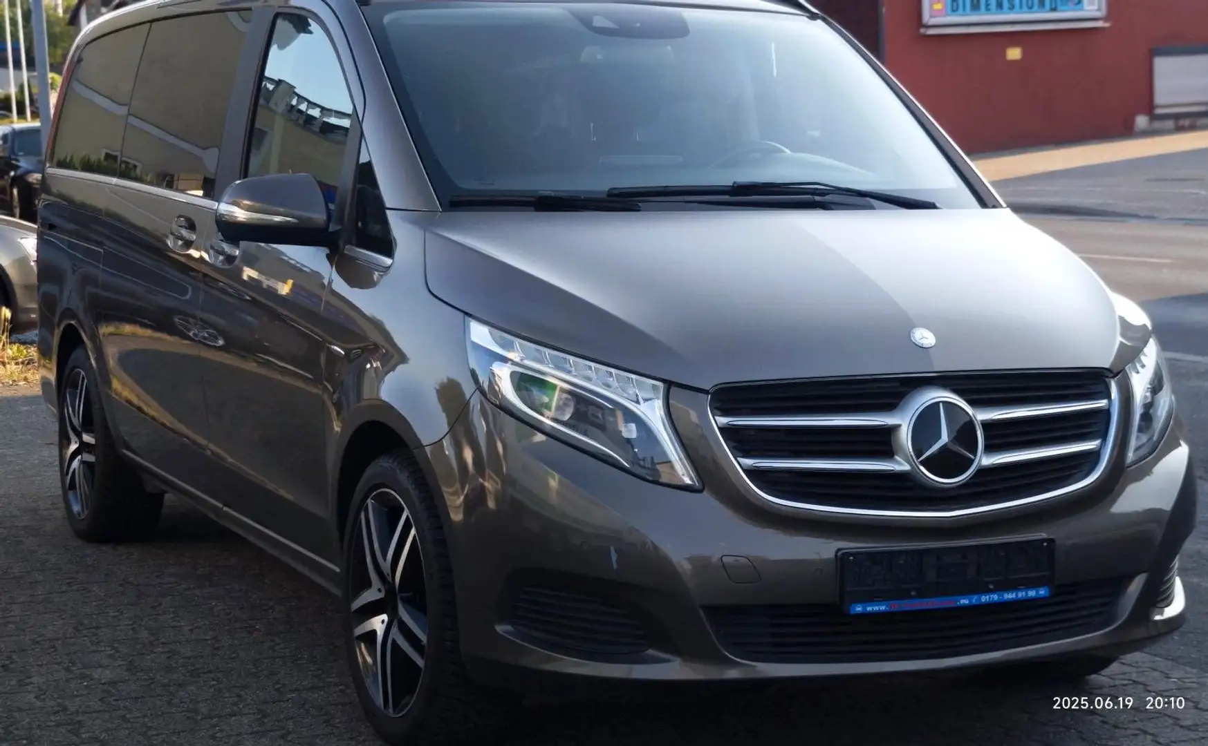 Mercedes-Benz V 250 Avantgarde lang ,Leder 7 Sitzer Braun - 2