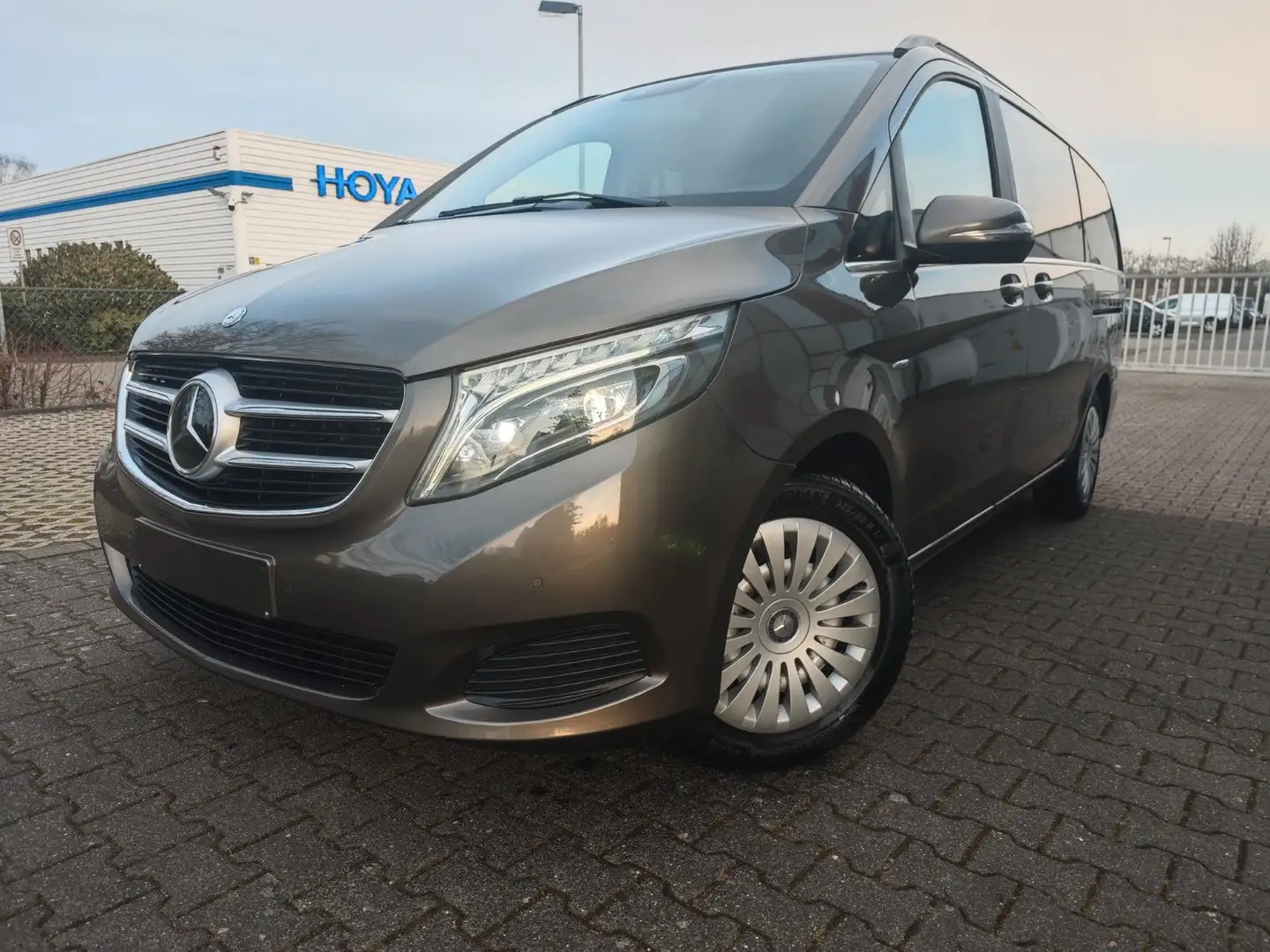 Mercedes-Benz V 250 Avantgarde lang ,Leder 7 Sitzer Коричневий - 2