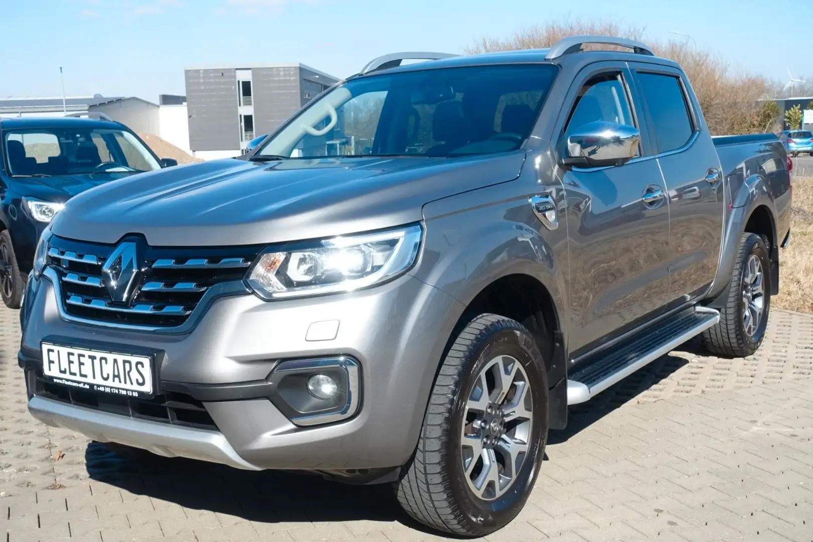 Nissan Navara Renault Alaskan Intens Double Cab 4x4 Automatik Grau - 1