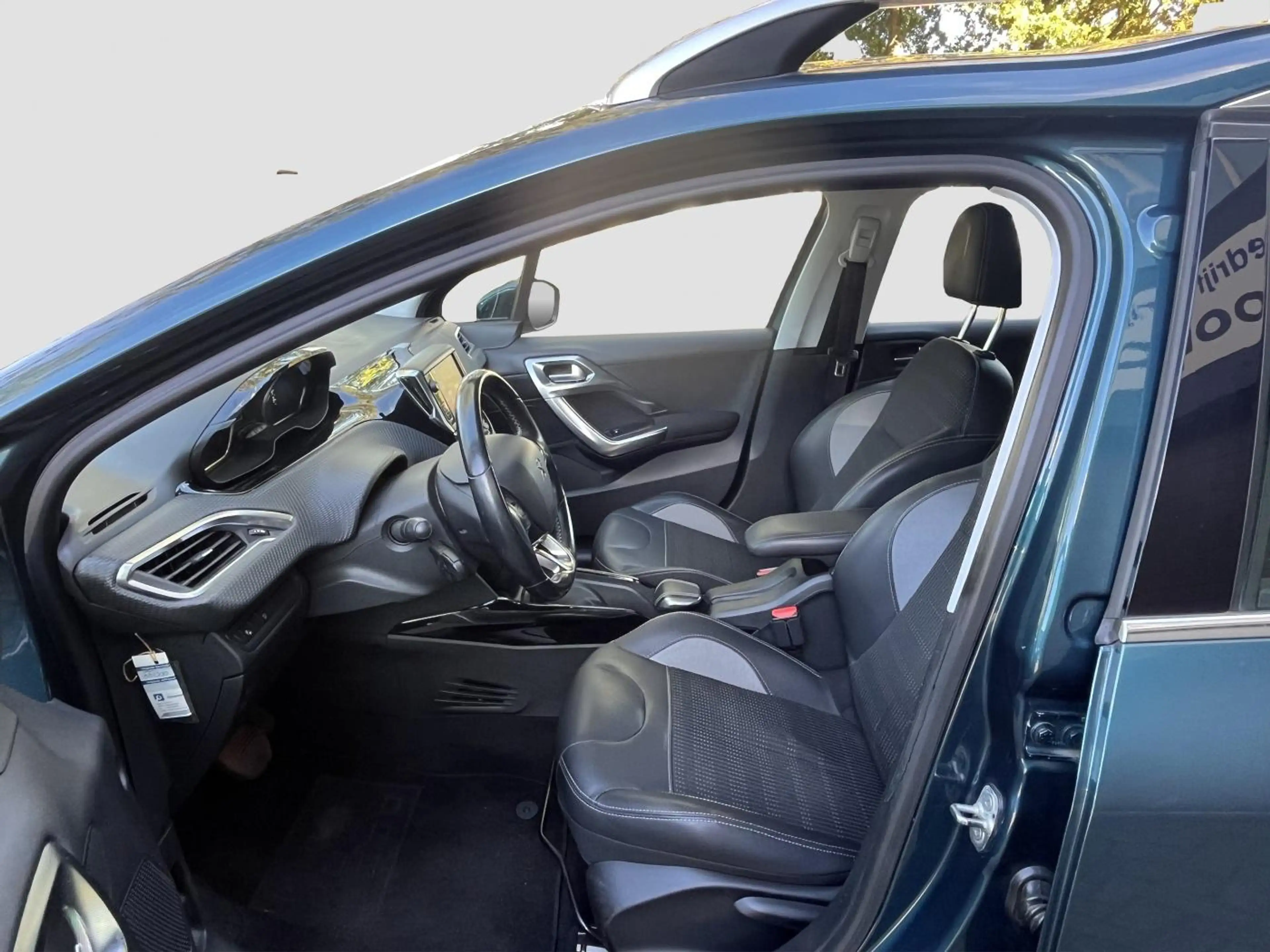 Peugeot 2008 1.2 PureTech Allure | CLIMA | NAV. | CAMERA | TREK — photo 8