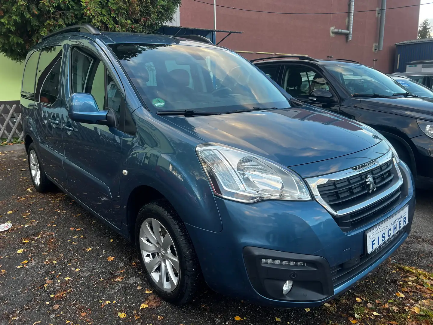 Peugeot Partner Tendance Tepee Blau - 1