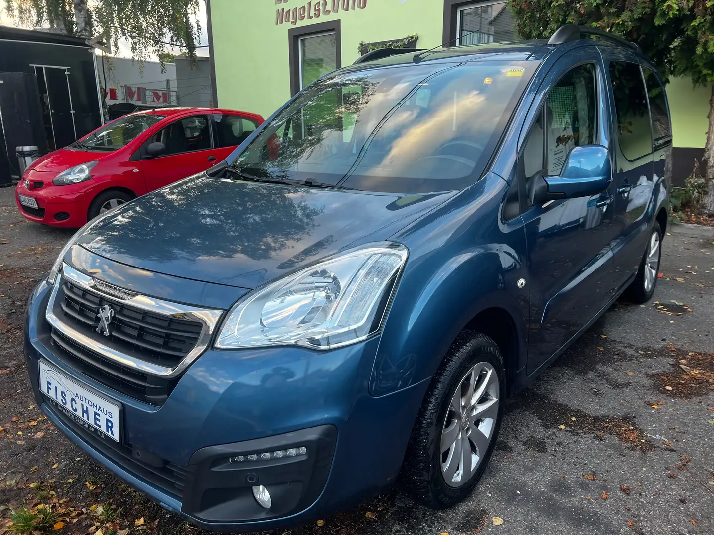 Peugeot Partner Tendance Tepee Blau - 2