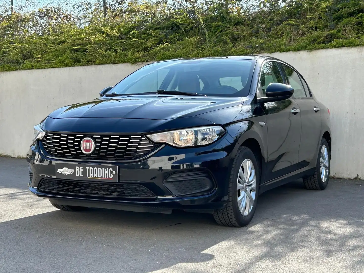 Fiat Tipo 1.4i Lounge*CLIM*NAVI*PDC*GARANTIE Zwart - 2