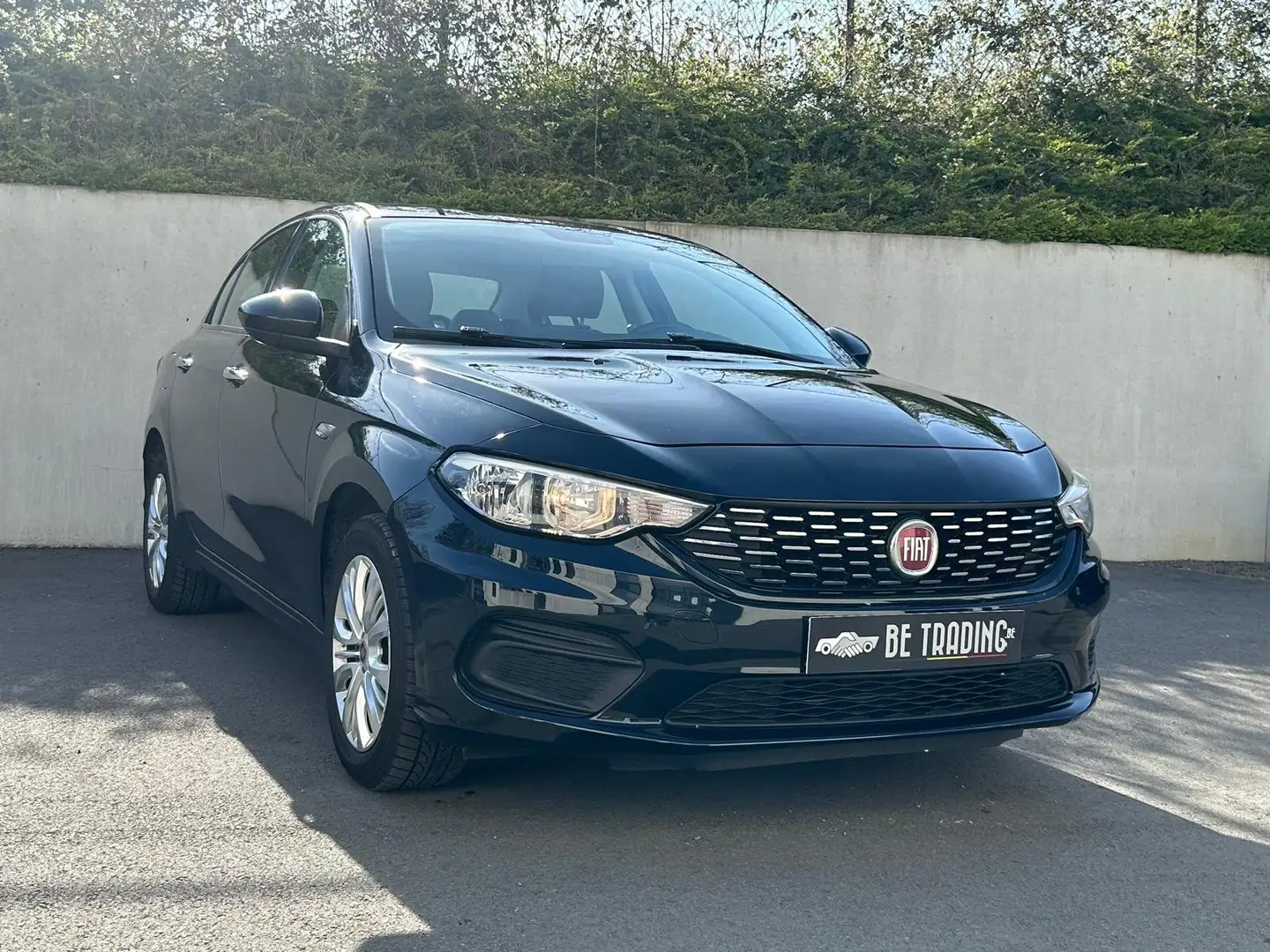 Fiat Tipo 1.4i Lounge*CLIM*NAVI*PDC*GARANTIE Zwart - 1