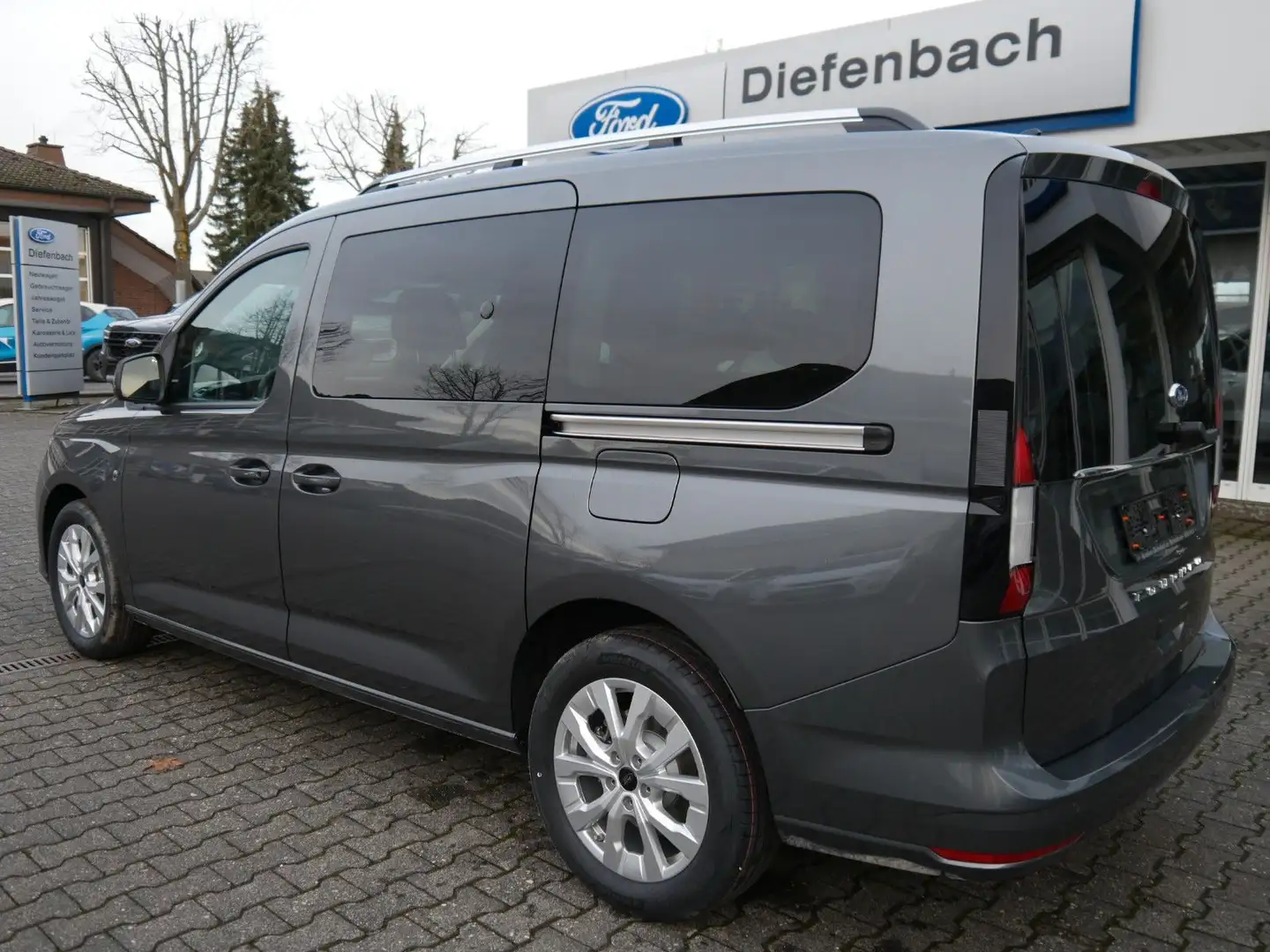 Ford Grand Tourneo Connect Titanium Automatik + LED Grau - 2