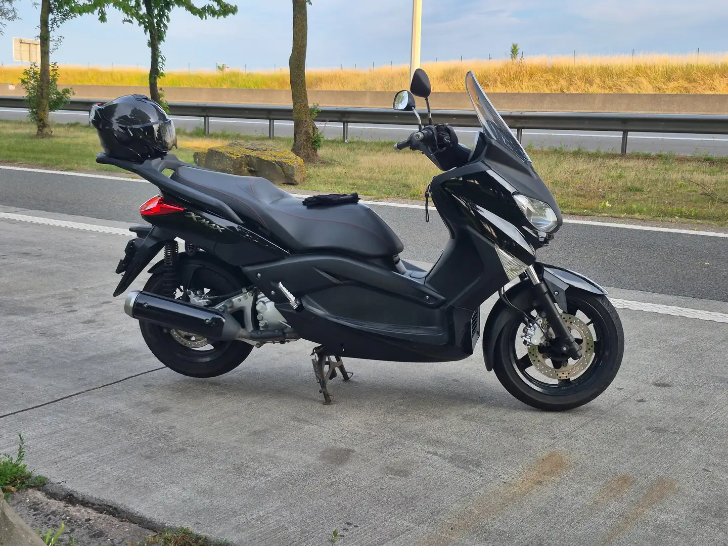 Yamaha X-Max 250 Black Edition Black - 1