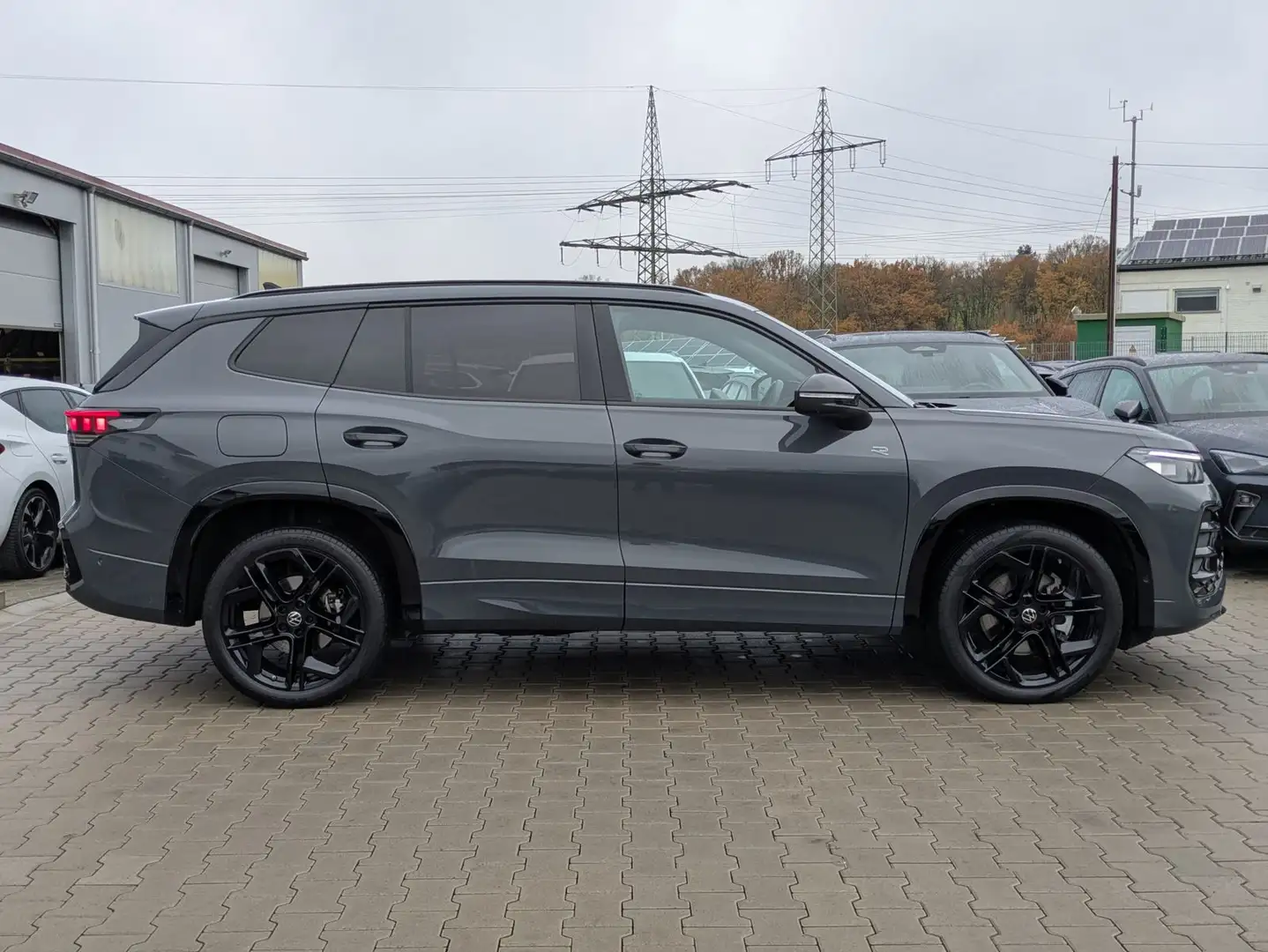 Volkswagen Tayron 2.0 TDI 4M R-Line BLACK*7Si*MATRIX*PANO Gris - 2