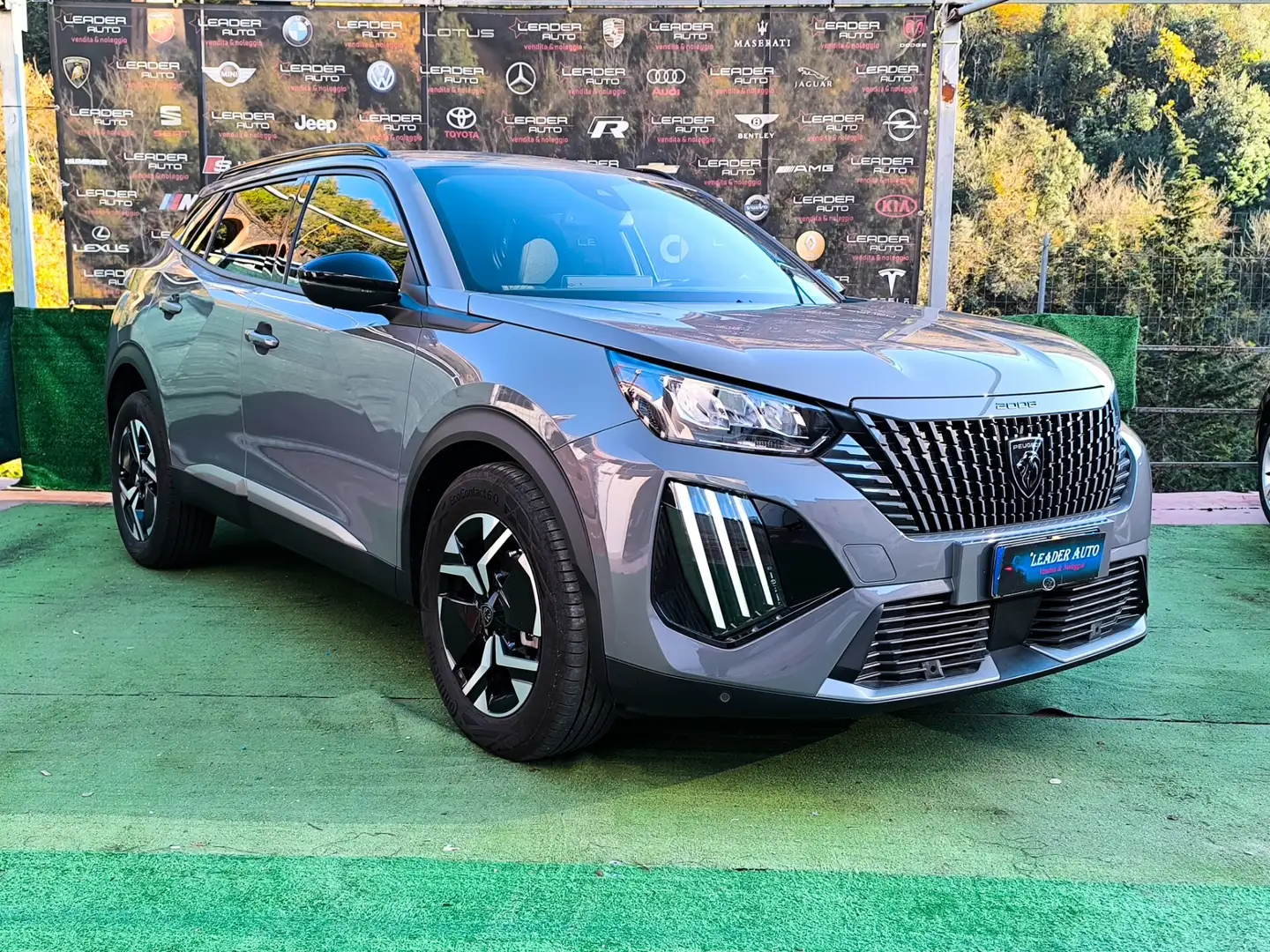 Peugeot 2008 2008 PureTech 100 S&S Allure Grau - 1