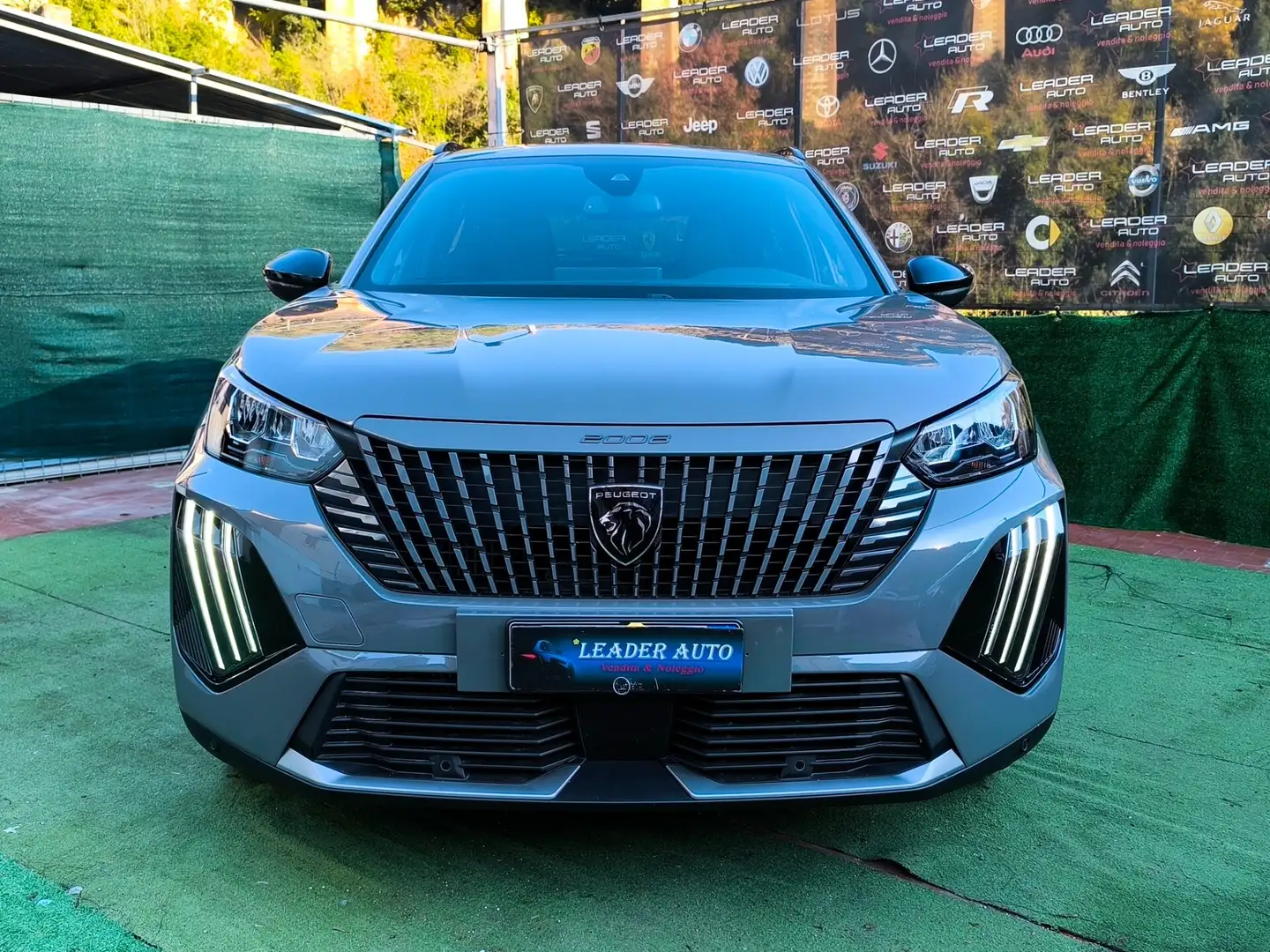 Peugeot 2008 2008 PureTech 100 S&S Allure Grau - 2