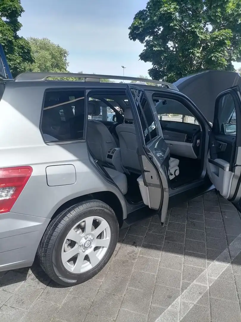 Mercedes-Benz GLK 220 GLK 220 CDI DPF 4Matic BlueEFFICIENCY 7G-TRONIC SP srebrna - 2