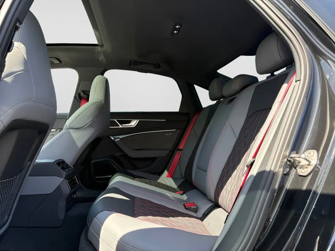 Audi S6 снимка Audi S6
