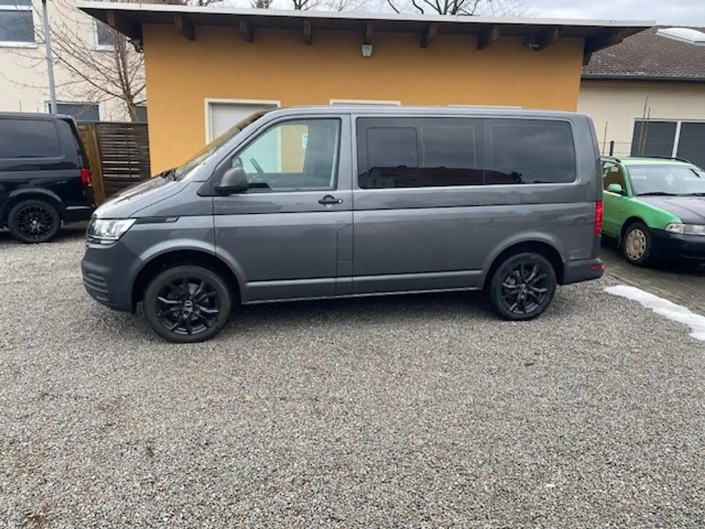 Volkswagen T6.1 Kombi 8 Sitzer LED Grau - 2