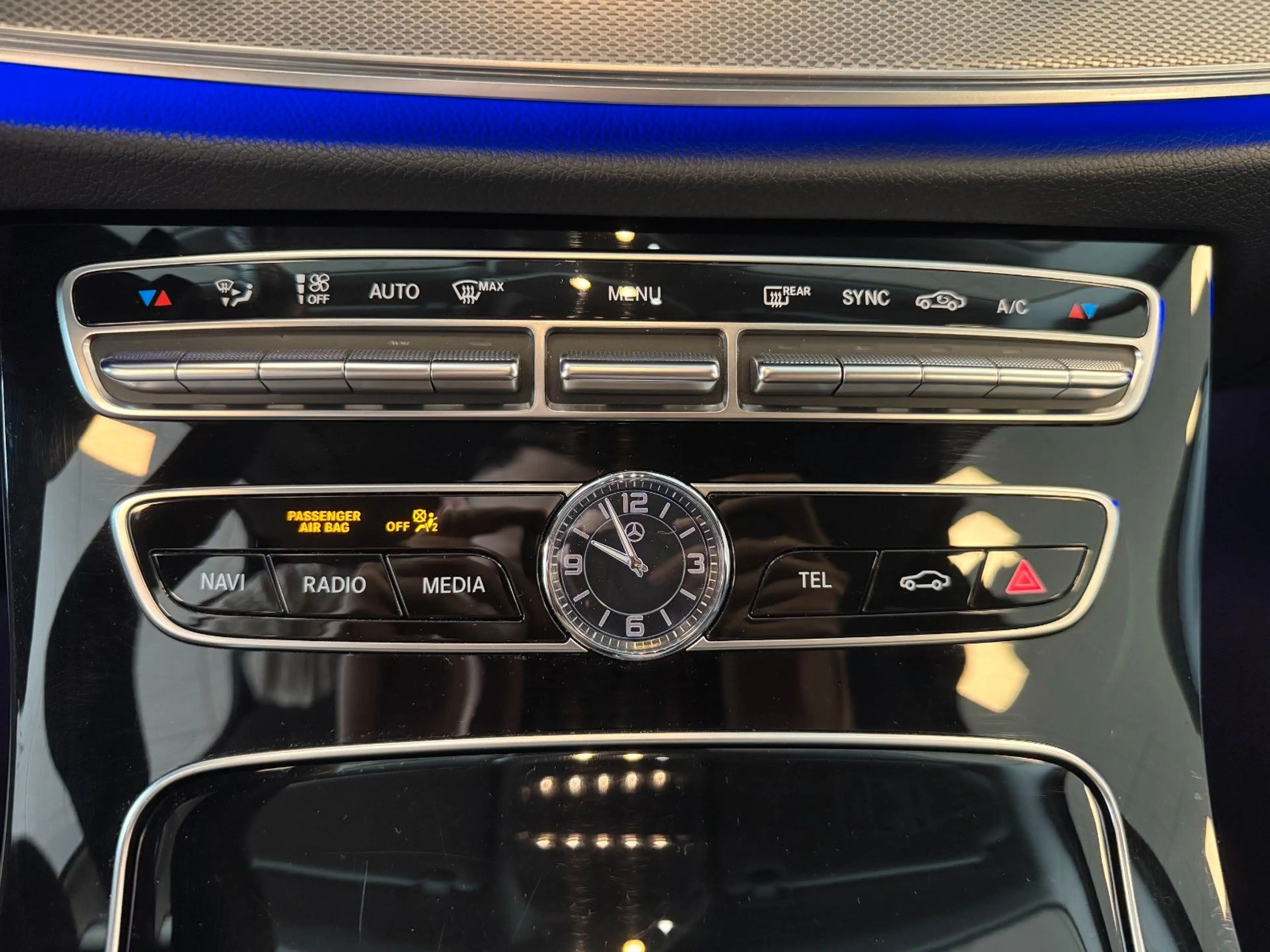 Mercedes-Benz E 200 T AVA 9G-Tr LED SHZ Rü-Ka CarPlay Ambiente — photo 25