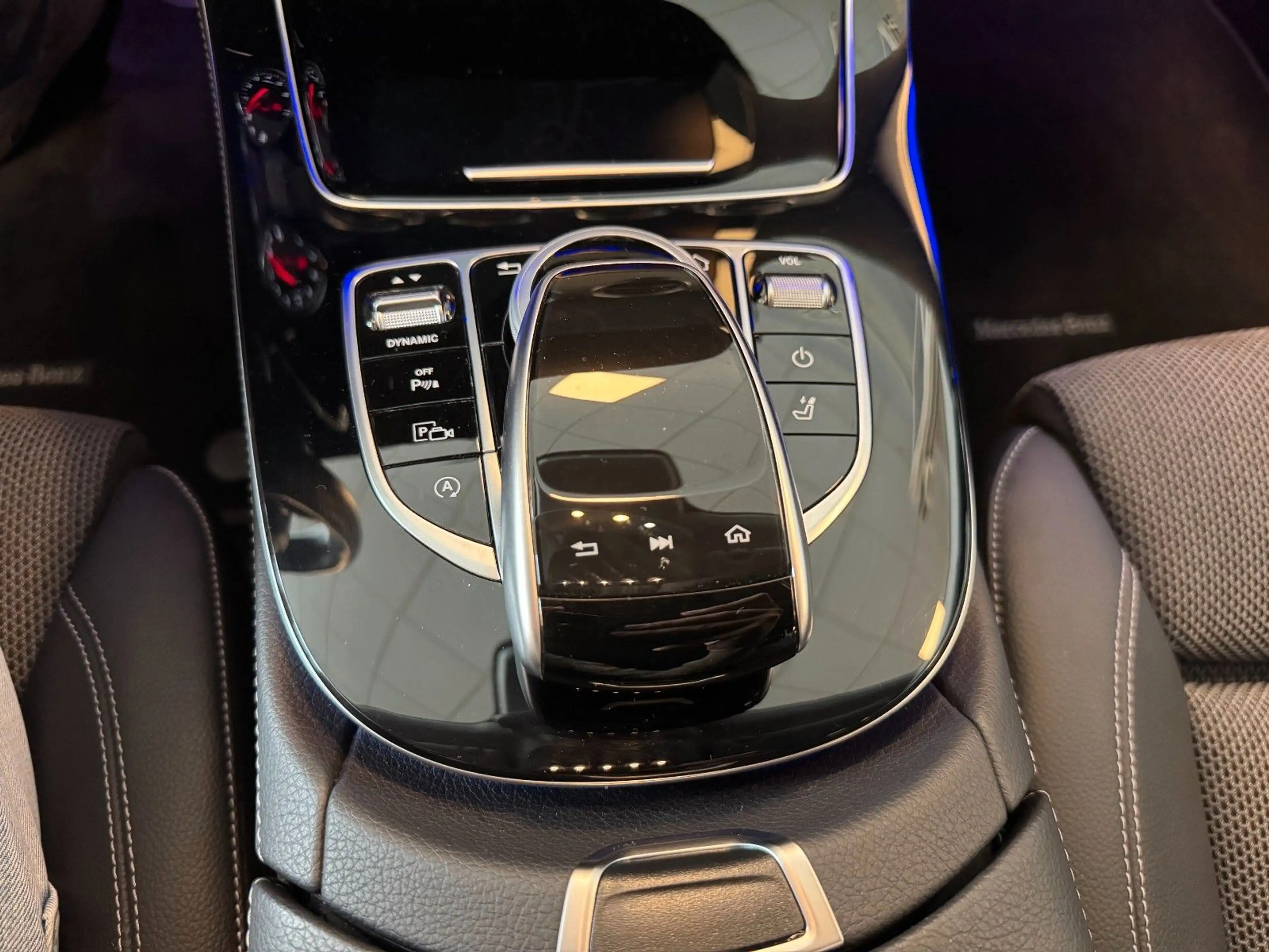 Mercedes-Benz E 200 T AVA 9G-Tr LED SHZ Rü-Ka CarPlay Ambiente — photo 23