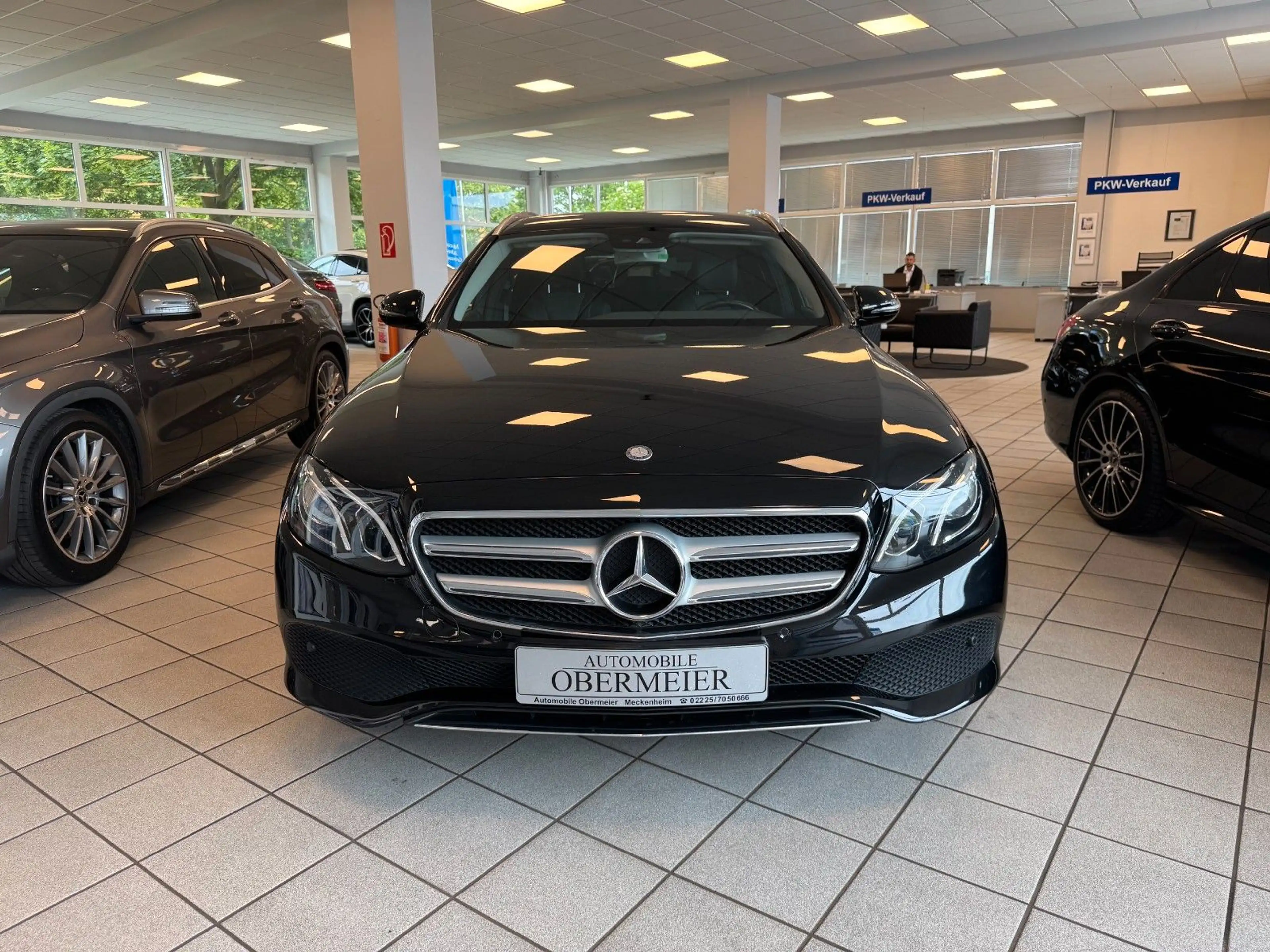 Mercedes-Benz E 200 T AVA 9G-Tr LED SHZ Rü-Ka CarPlay Ambiente — photo 2