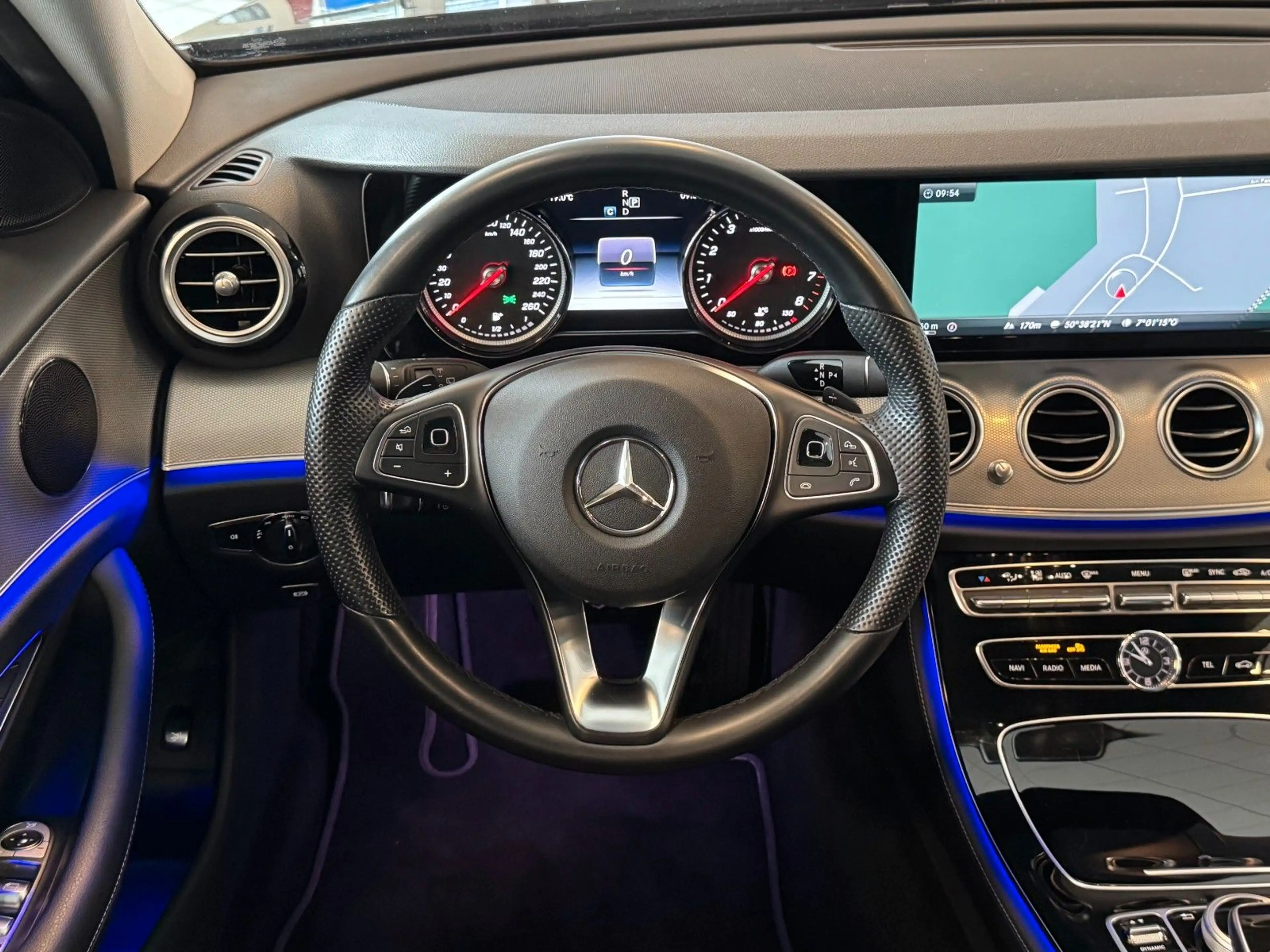 Mercedes-Benz E 200 T AVA 9G-Tr LED SHZ Rü-Ka CarPlay Ambiente — photo 11