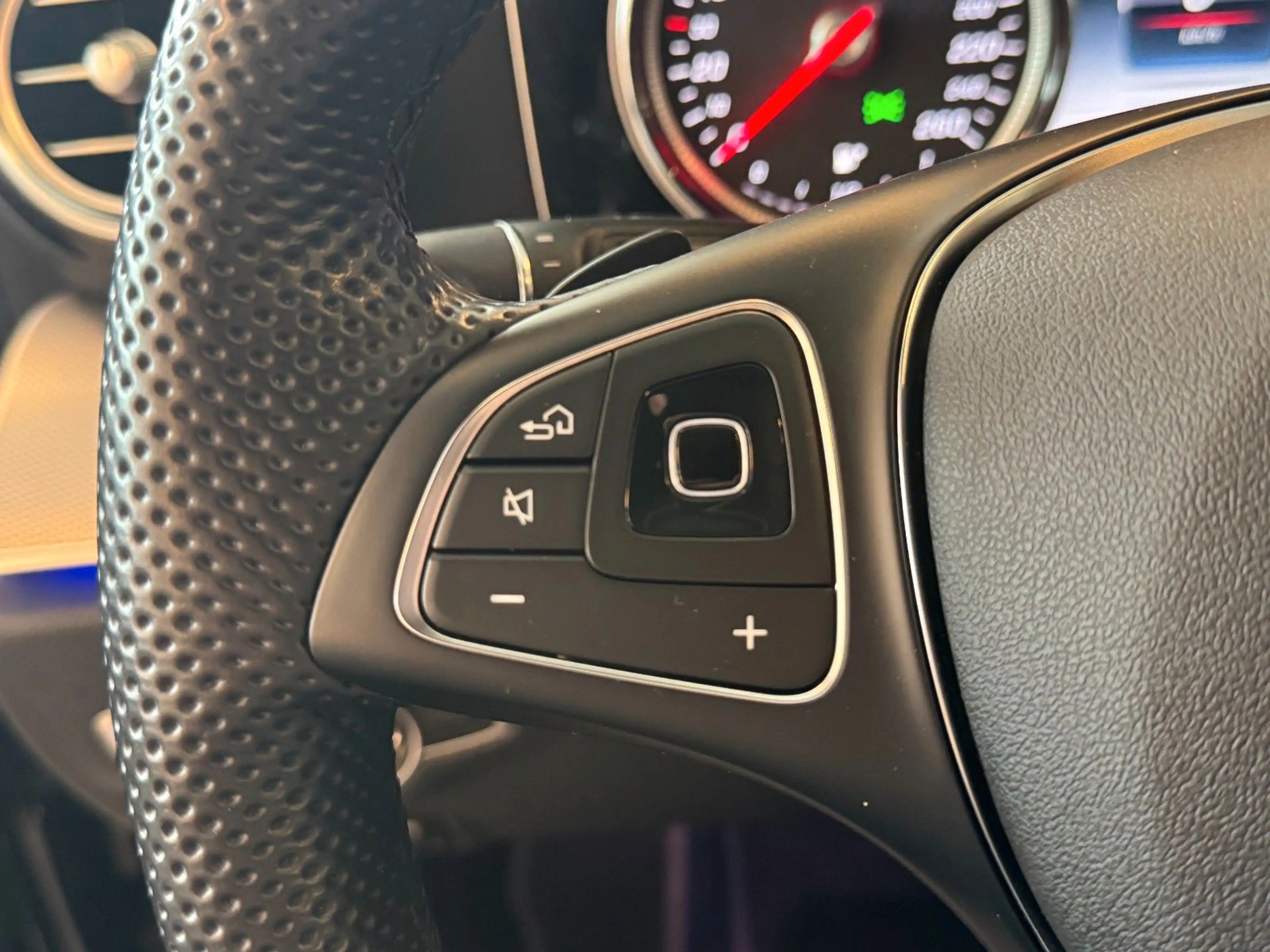 Mercedes-Benz E 200 T AVA 9G-Tr LED SHZ Rü-Ka CarPlay Ambiente — photo 19