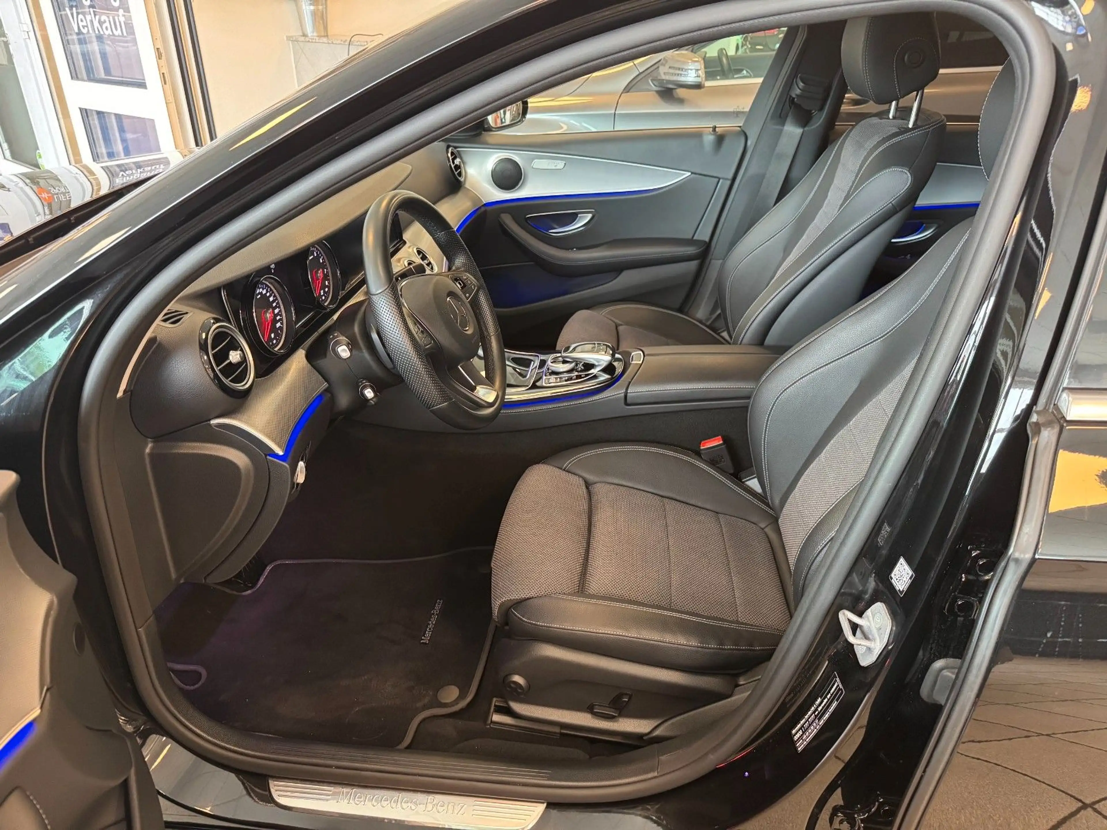 Mercedes-Benz E 200 T AVA 9G-Tr LED SHZ Rü-Ka CarPlay Ambiente — photo 9