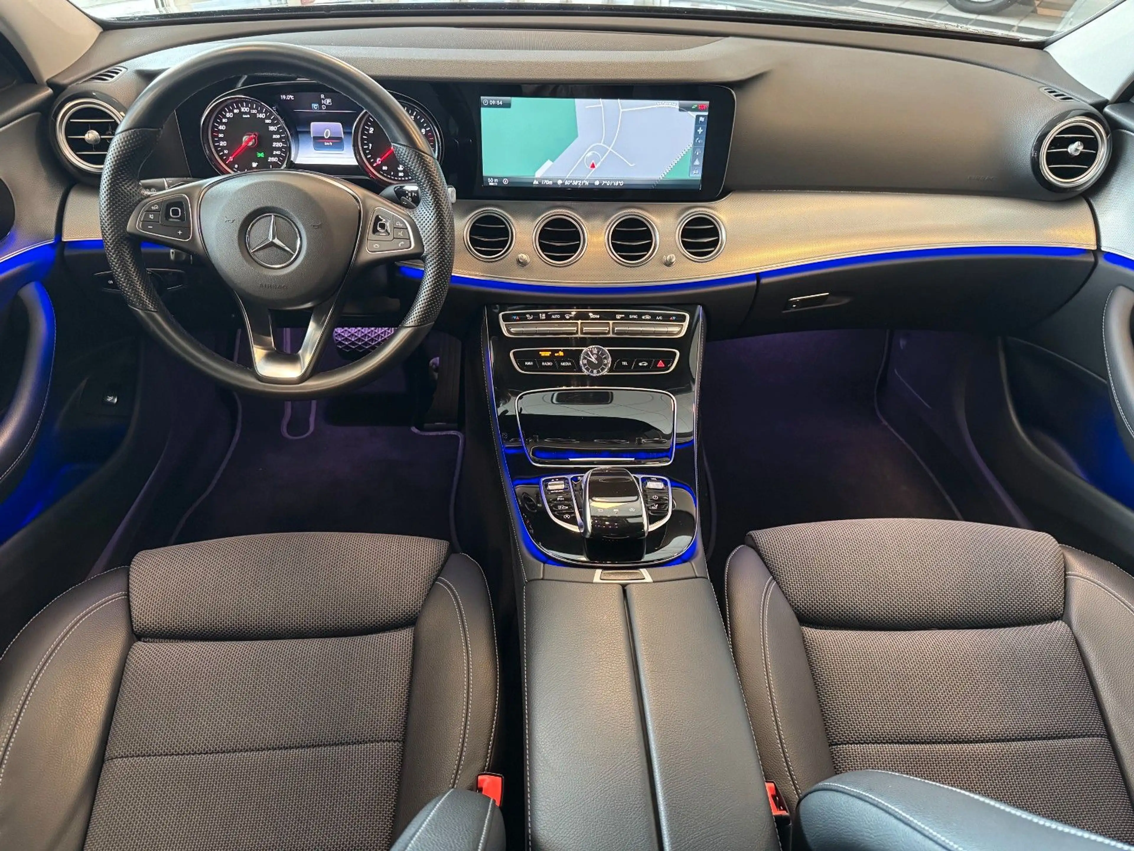 Mercedes-Benz E 200 T AVA 9G-Tr LED SHZ Rü-Ka CarPlay Ambiente — photo 12