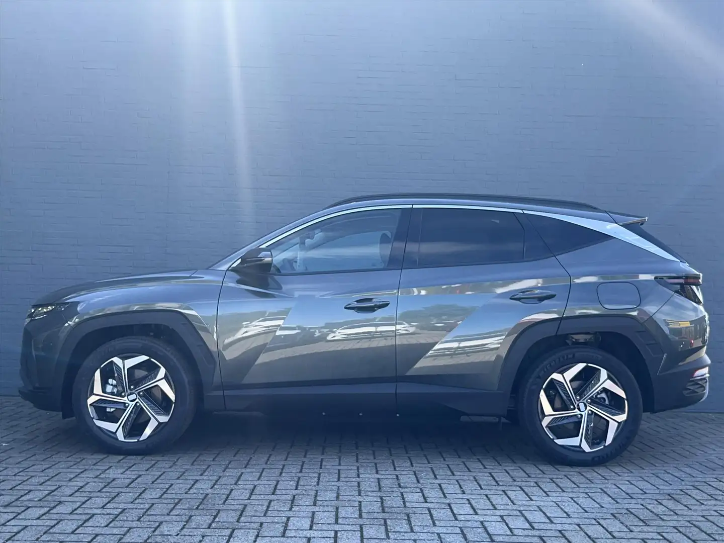 Hyundai TUCSON New 1.6 T-GDi HEV 230pk Aut. Premium Sky Grijs - 2