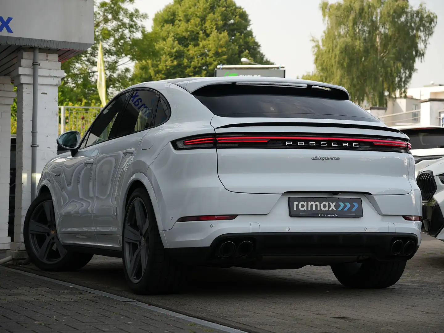 Porsche Cayenne E-Hybrid Coupé SPORTDESIGN-ACC-LUFTF.-PANO-VOLL Weiß - 2