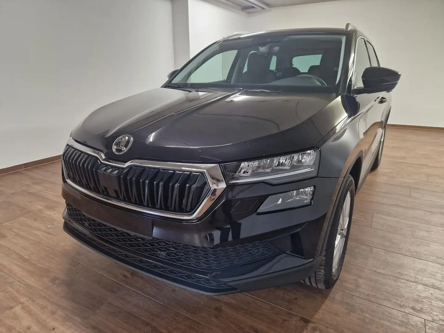 Skoda Karoq Selection 4x4 2.0 TDI AHK ACC RFK Navi LED Schwarz - 2