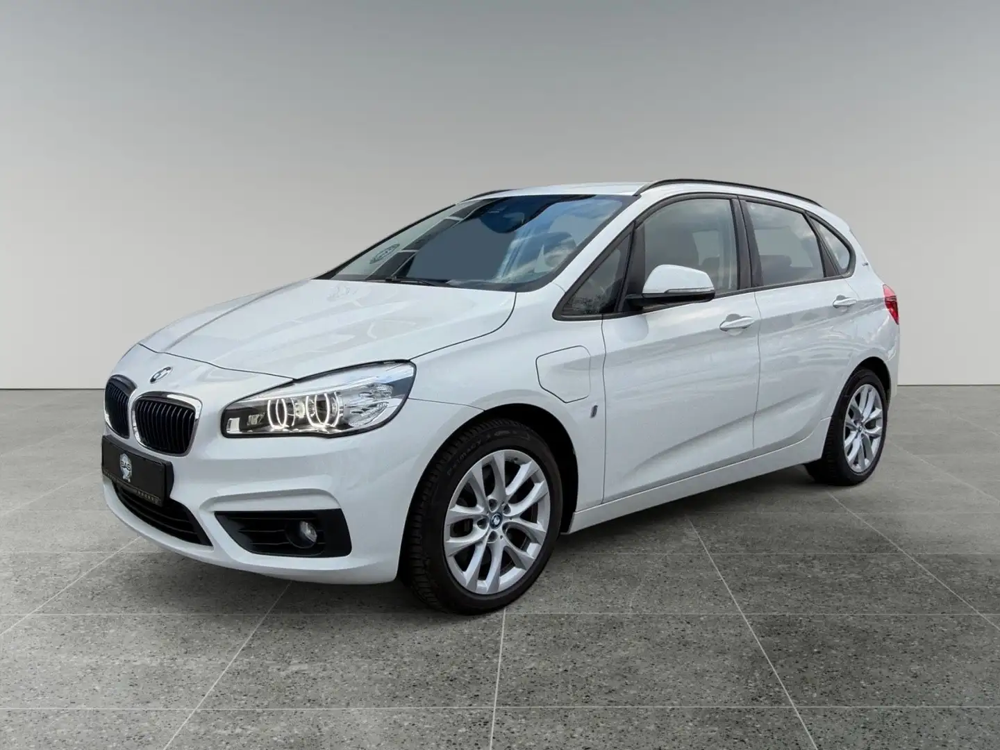 BMW 225 225 xe Active Tourer Sitzhz. PDC LED NAV 8fach Weiß - 1