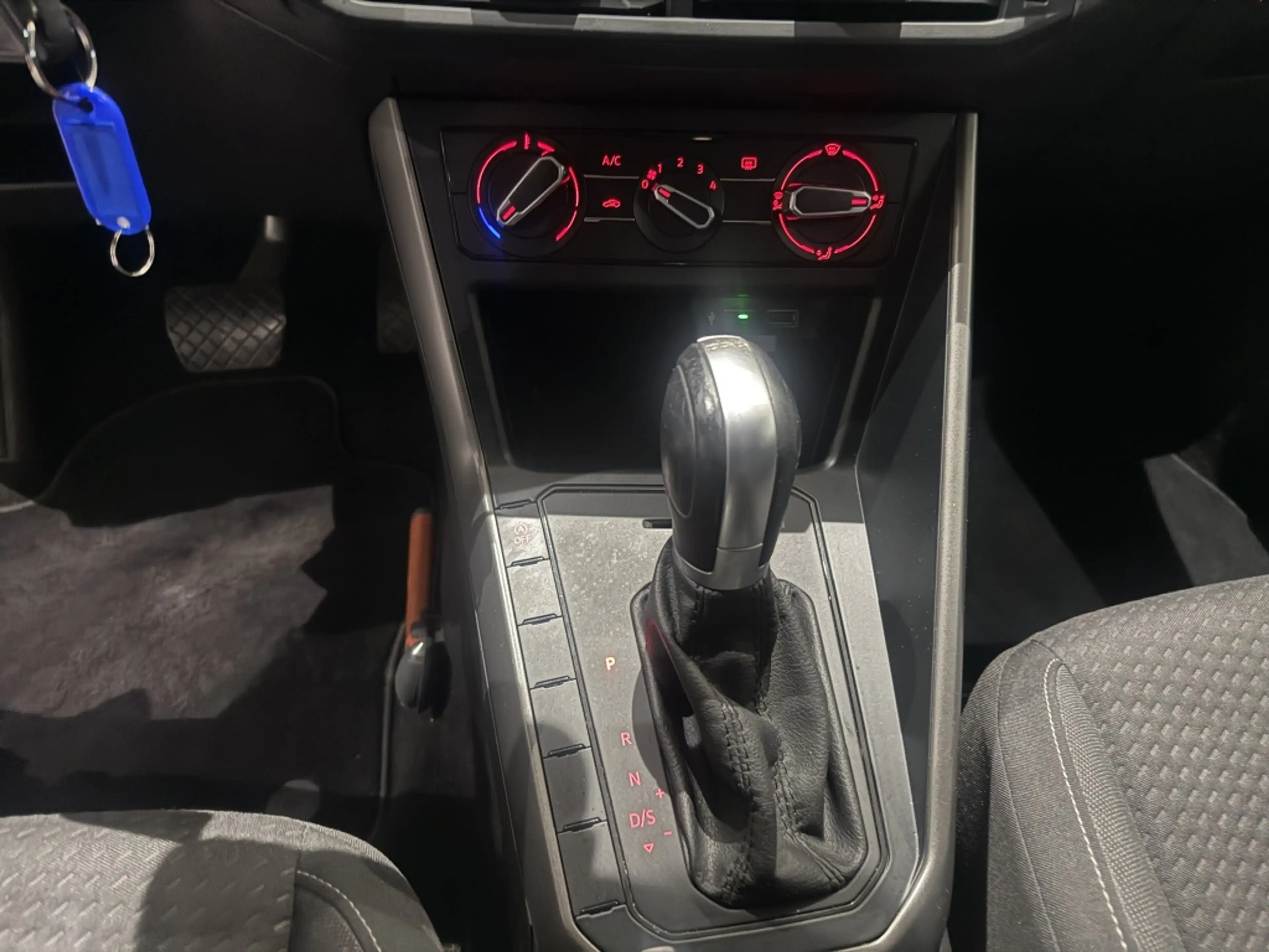 Volkswagen Polo 1.0 TSI Comfortline — photo 10