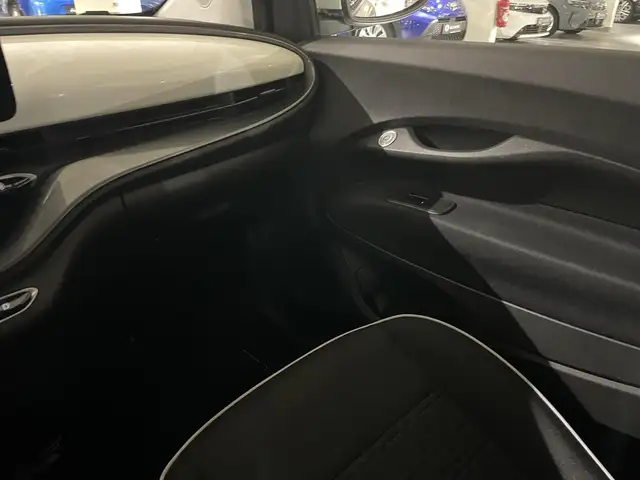 Fiat 500e view 8