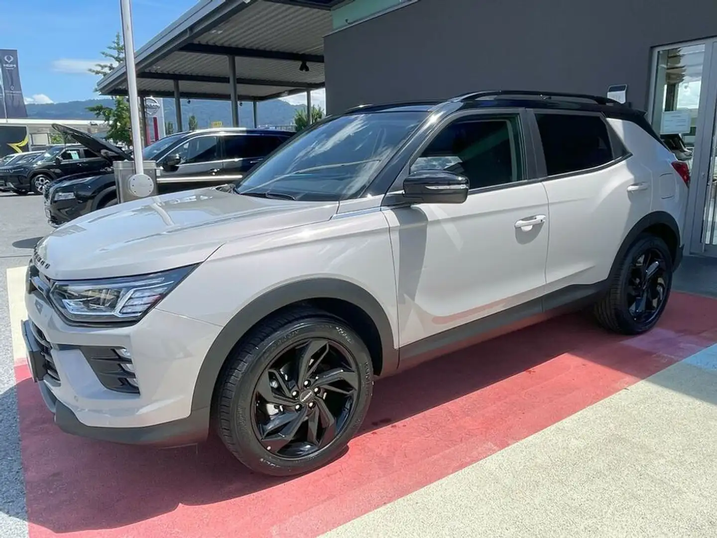 KGM Korando KGM Benzin Smart Aut. Black Paket Braun - 1