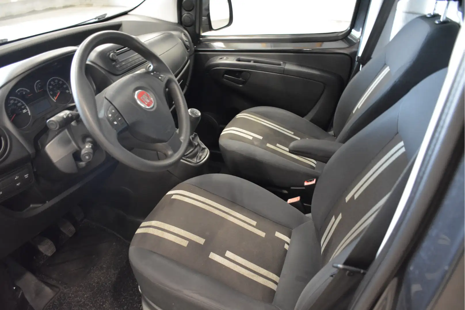 Fiat Fiorino 1.3 MJ Adventure Серый - 2