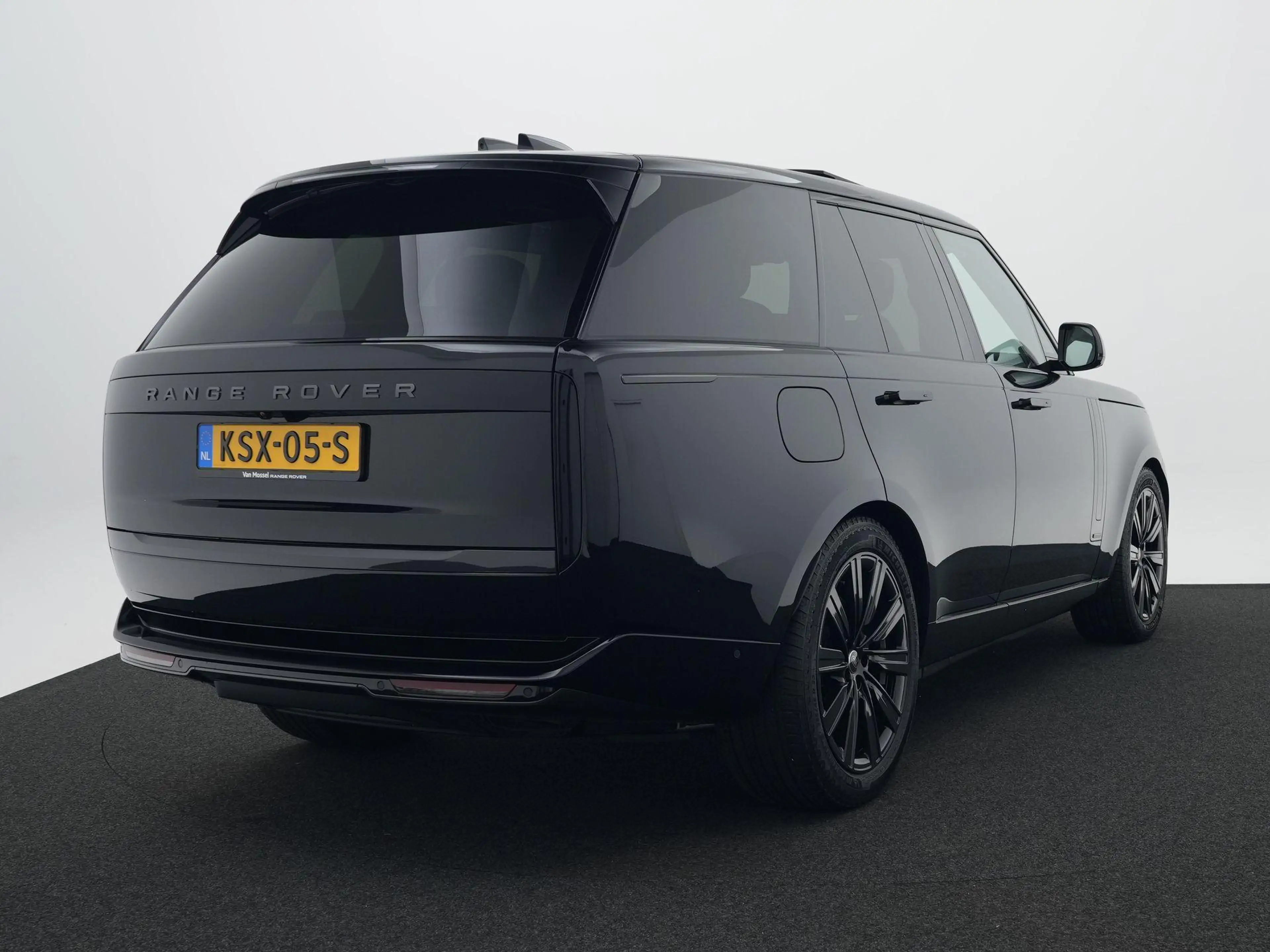 Land Rover Range Rover 3.0 P550e Autobiography PHEV — photo 13