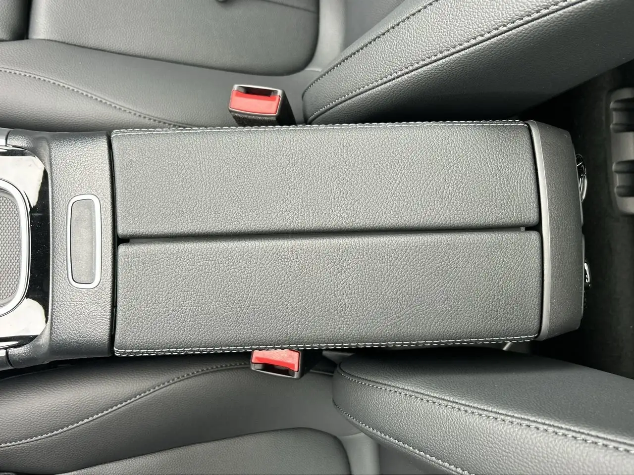 Mercedes-Benz EQB снимка Mercedes-Benz EQB