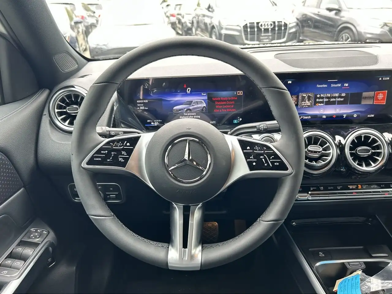 Mercedes-Benz EQB снимка Mercedes-Benz EQB