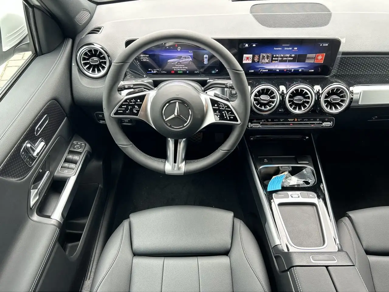 Mercedes-Benz EQB снимка Mercedes-Benz EQB