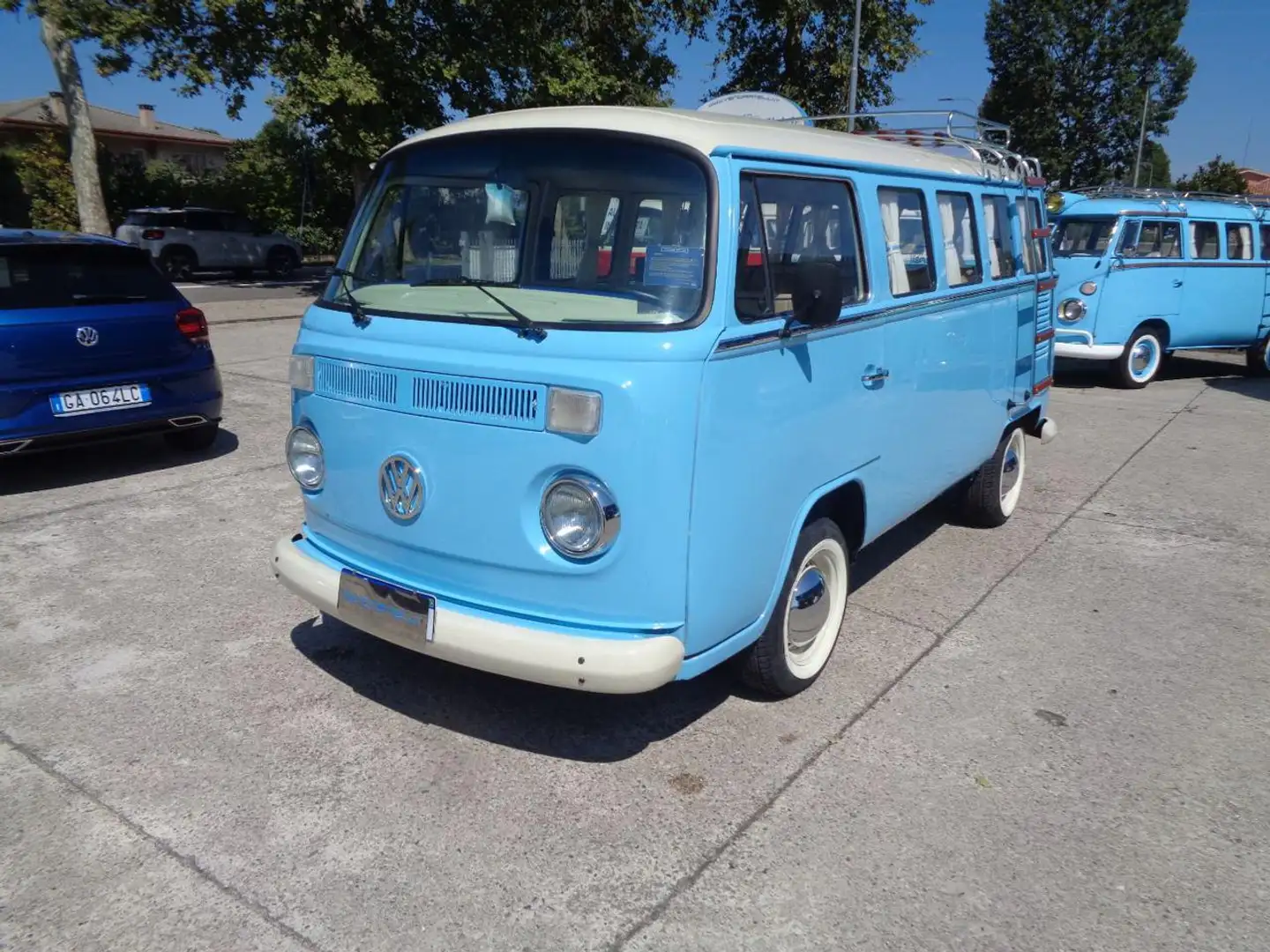 Volkswagen T2 KOMBI CAMPER Azul - 1