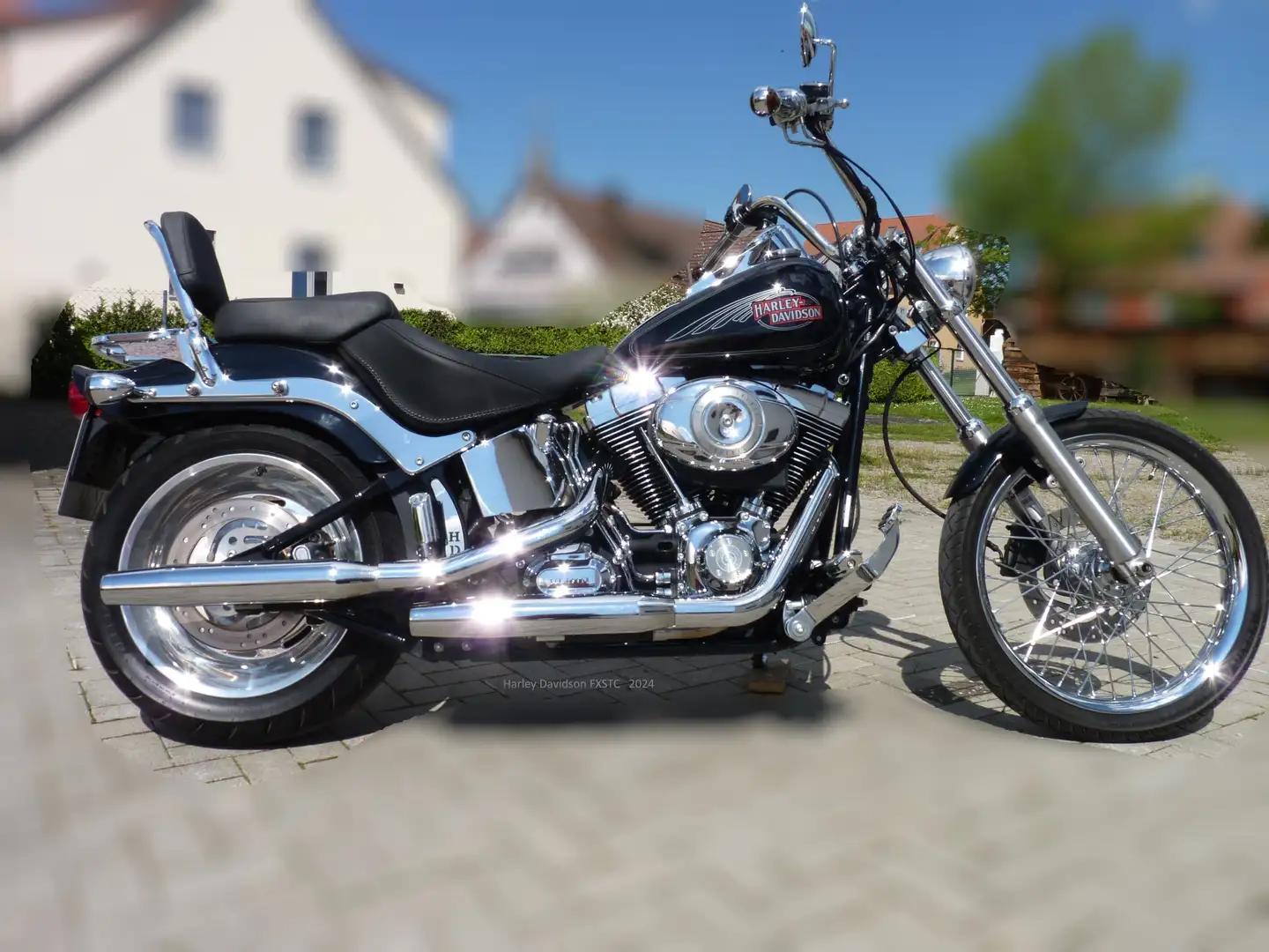 Harley-Davidson Softail FXSTC Fekete - 1